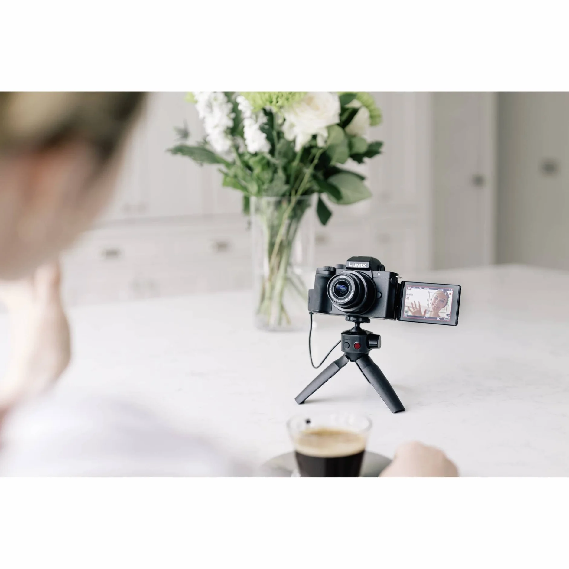 Panasonic DMW-SHGR1 uchwyt ręczny do DC-G100, GH5, GH5S, G9, G90 i G80 (waga 102g, 3 przyciski do obsługi: wideo, migawka i uśpienie, USB micro-B)