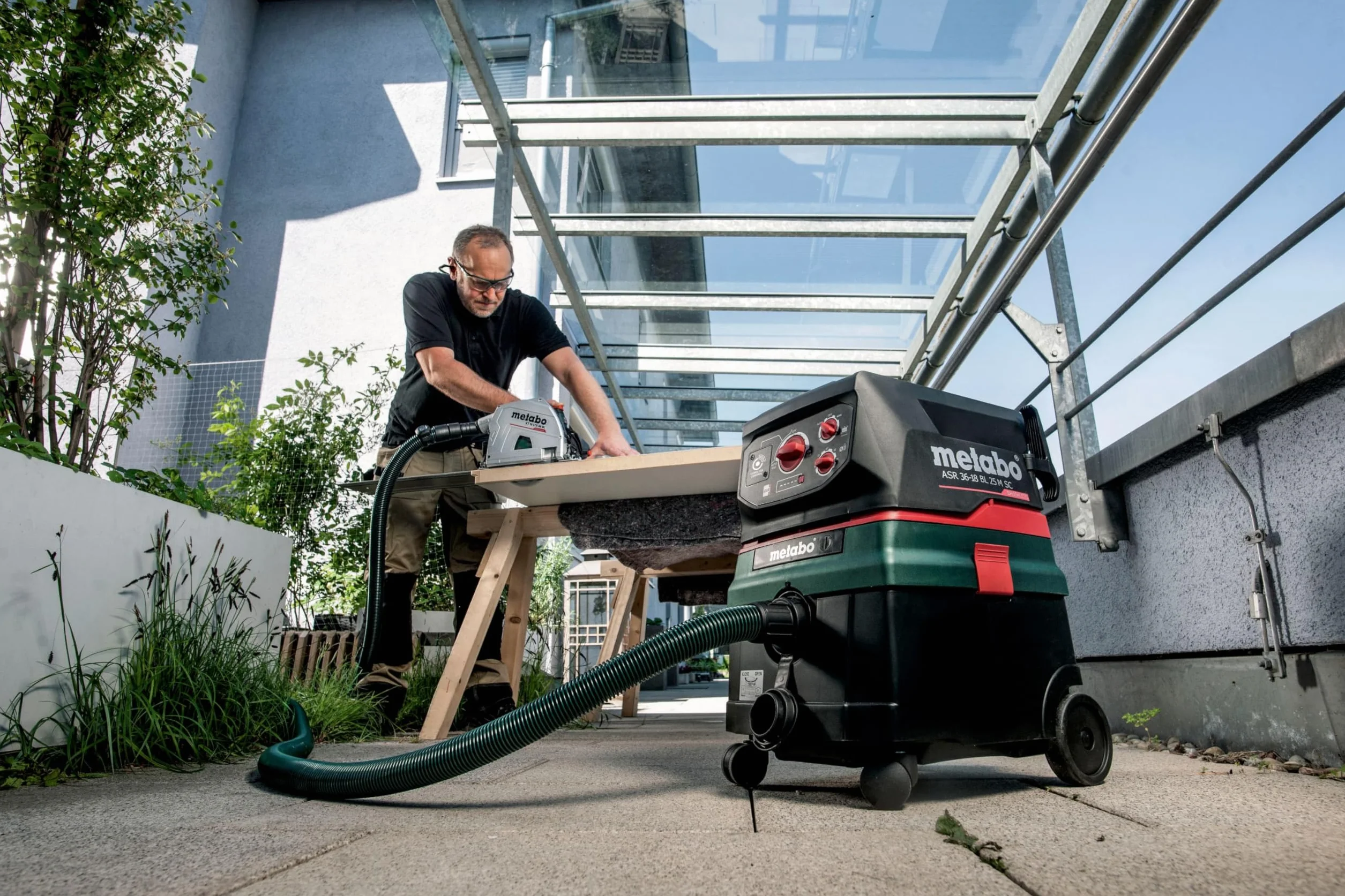Metabo Akumulatorowa pilarka tarczowa KT 18 LTX 66 BL (bez akumulatora, głębokość cięcia 0-66 mm, średnica brzeszczotu 165 mm, piła tarczowa) 601866840