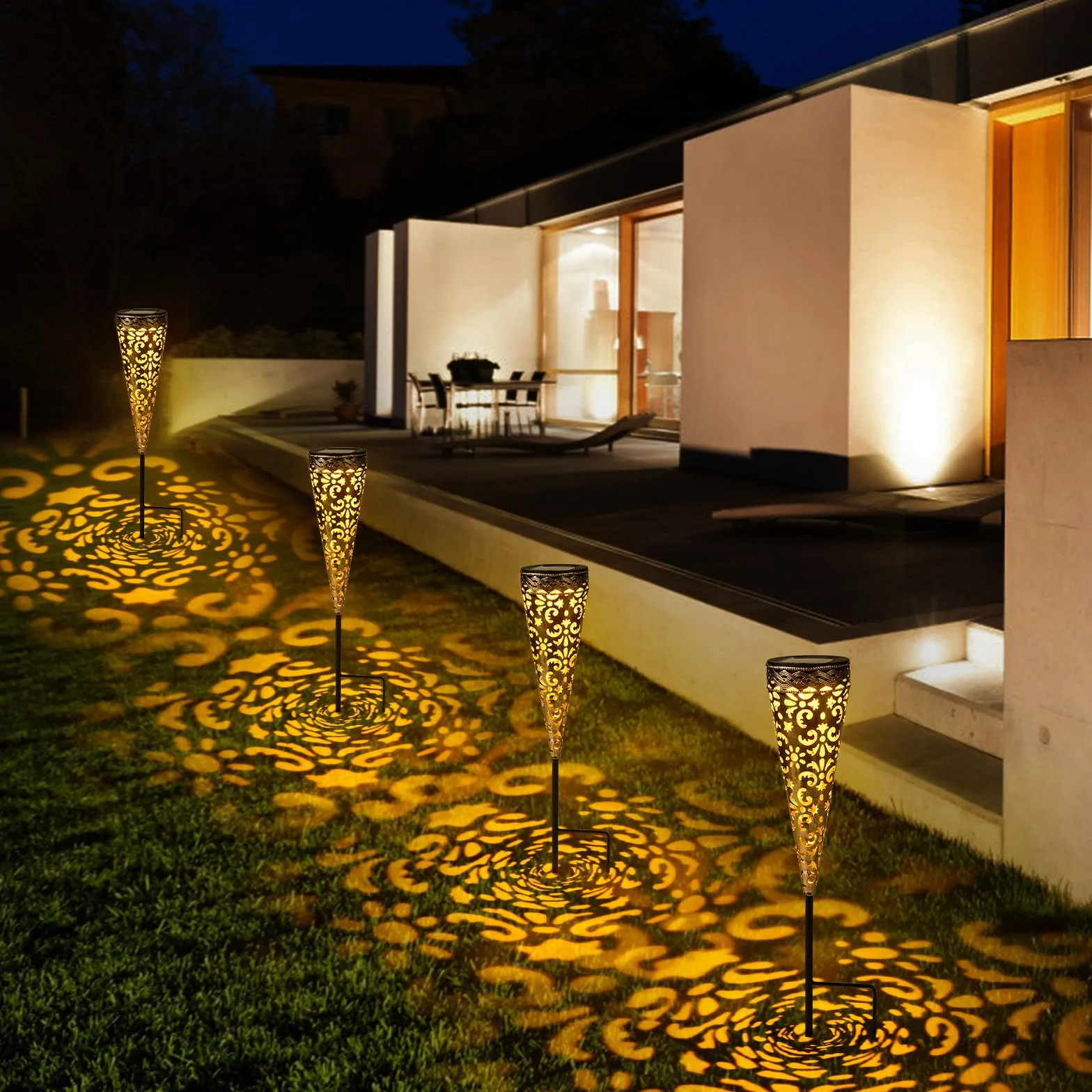 Zewnętrzne lampy słoneczne, GuKKK 4 sztuki Vintage Metalowe lampy słoneczne, 800 mAh Solar Light z wysuwanym stojakiem Wodoodporne IP65, Solarne oświetlenie ogrodowe LED Ciepłe białe z dekor