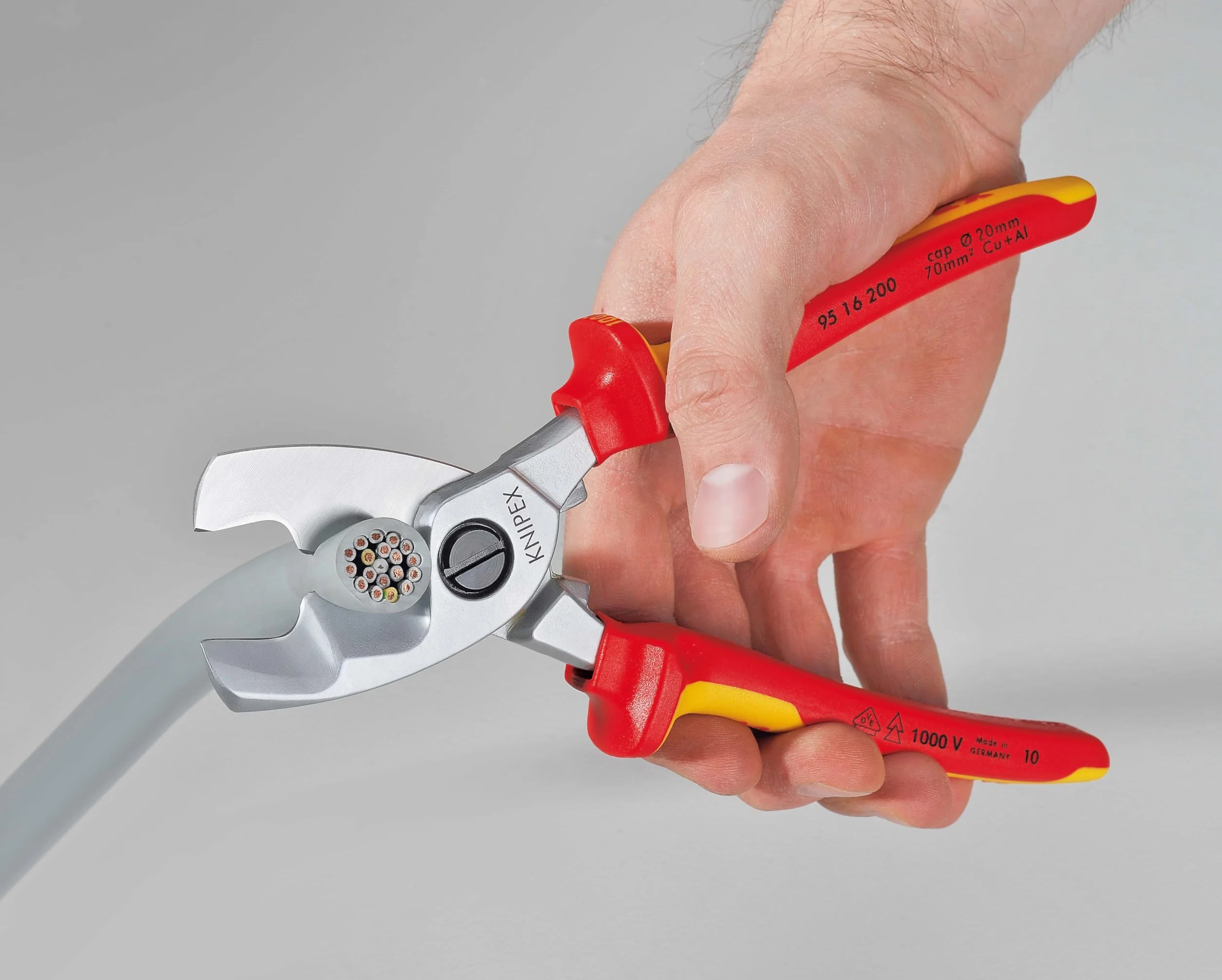 KNIPEX Nożyce do kabli z podwójnym ostrzem chromowany z wielokomponentowymi osłonkami, izolowane wg VDE 200 mm, 95 16 200