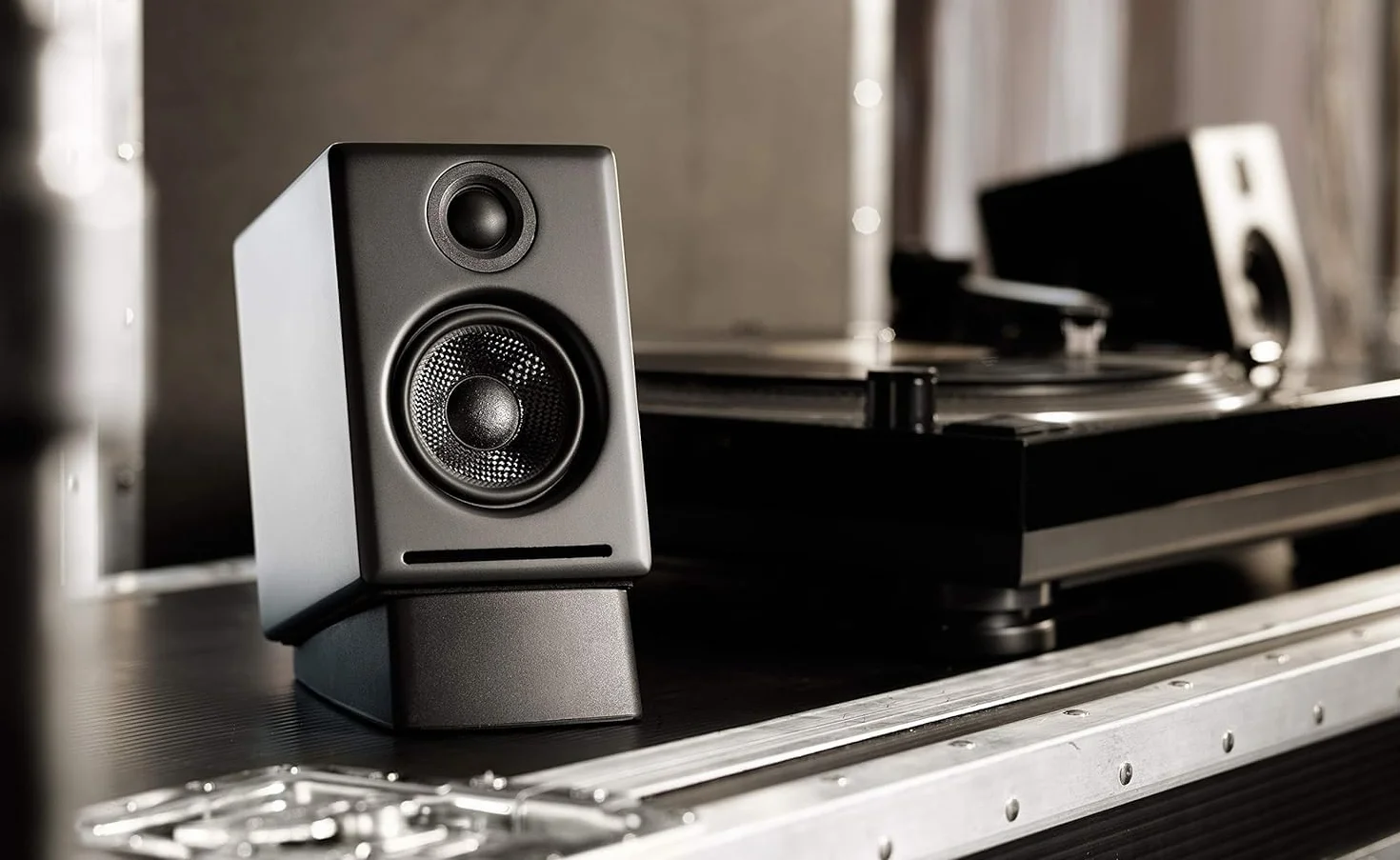 Głośniki komputerowe Audioengine A2 Bluetooth — bezprzewodowy system głośników komputerowych o mocy 60 W