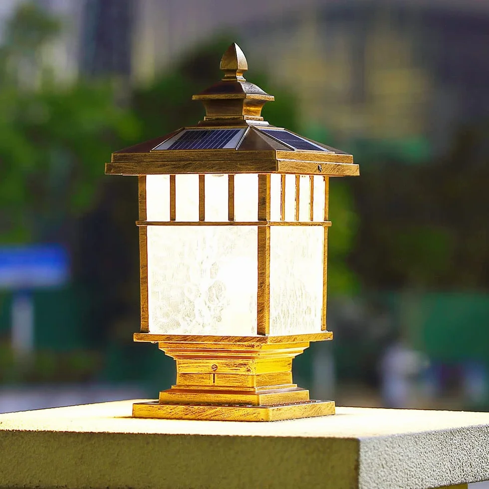 Nowoczesna solarna lampa słupkowa, minimalistyczna kreatywna wodoodporna lampa filarowa do dziedzińca, ogrodzenia werandy, bramy ogrodowej, podstawa E26 odlewane aluminium ze szklanym kloszem