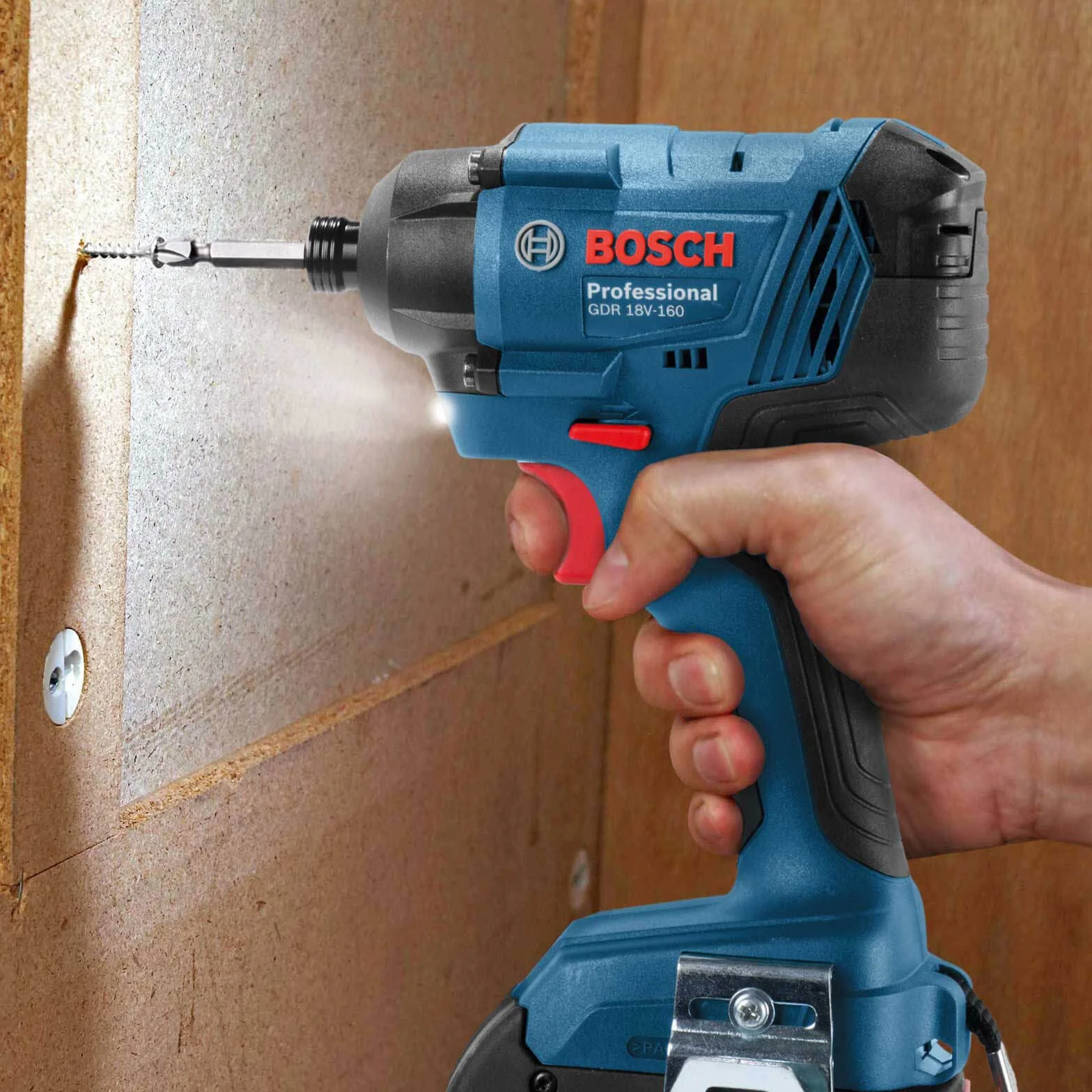 Bosch Professional system 18V: akumulatorowy klucz udarowy GDR 18V-160 (maksymalny moment obrotowy 160 Nm, śruby M6–M14, walizka L-BOXX)