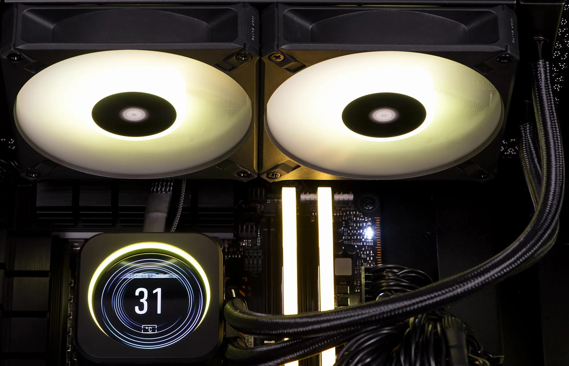 AMD 7800X3D 32GB 2TB RX7900XT 850W W11P