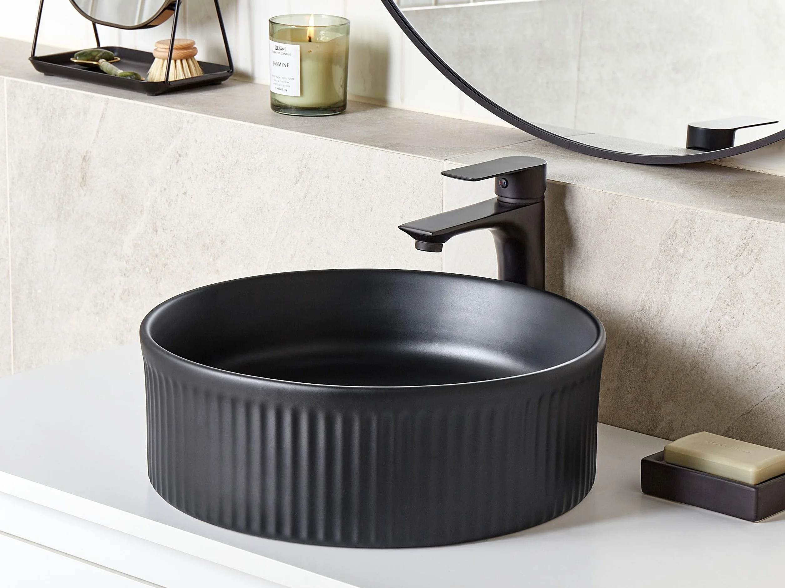 Umywalka łazienkowa nablatowa ceramiczna matowa ⌀ 37 cm czarna Geldo