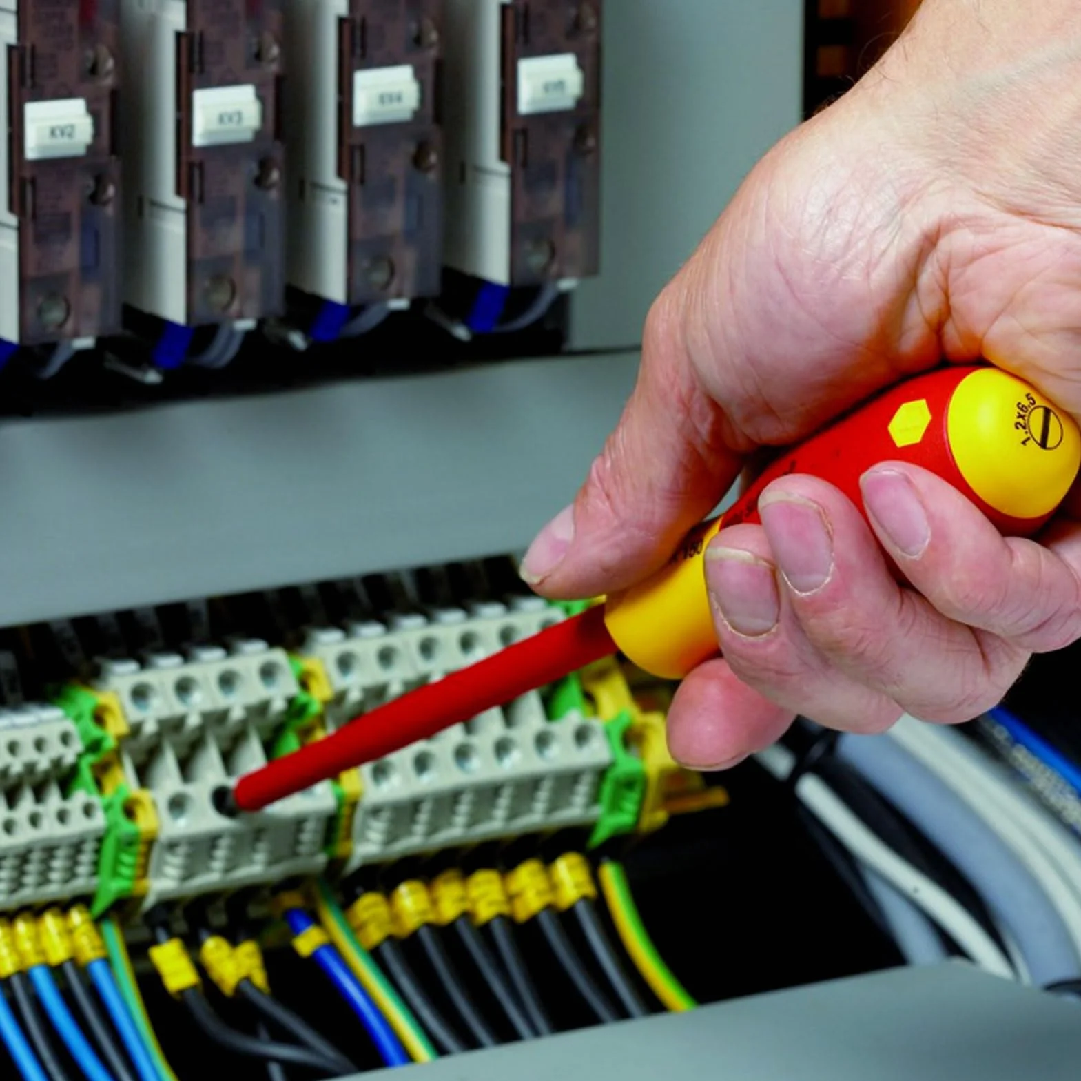 Zestaw Wkrętaków Izolowanych, 15 szt. Zestaw Wkrętaków Izolowanych dla Elektryków 1000 V, Chromowo-wanadowy, Profesjonalny Zestaw Wkrętaków Elektrycznych do Pojazdu