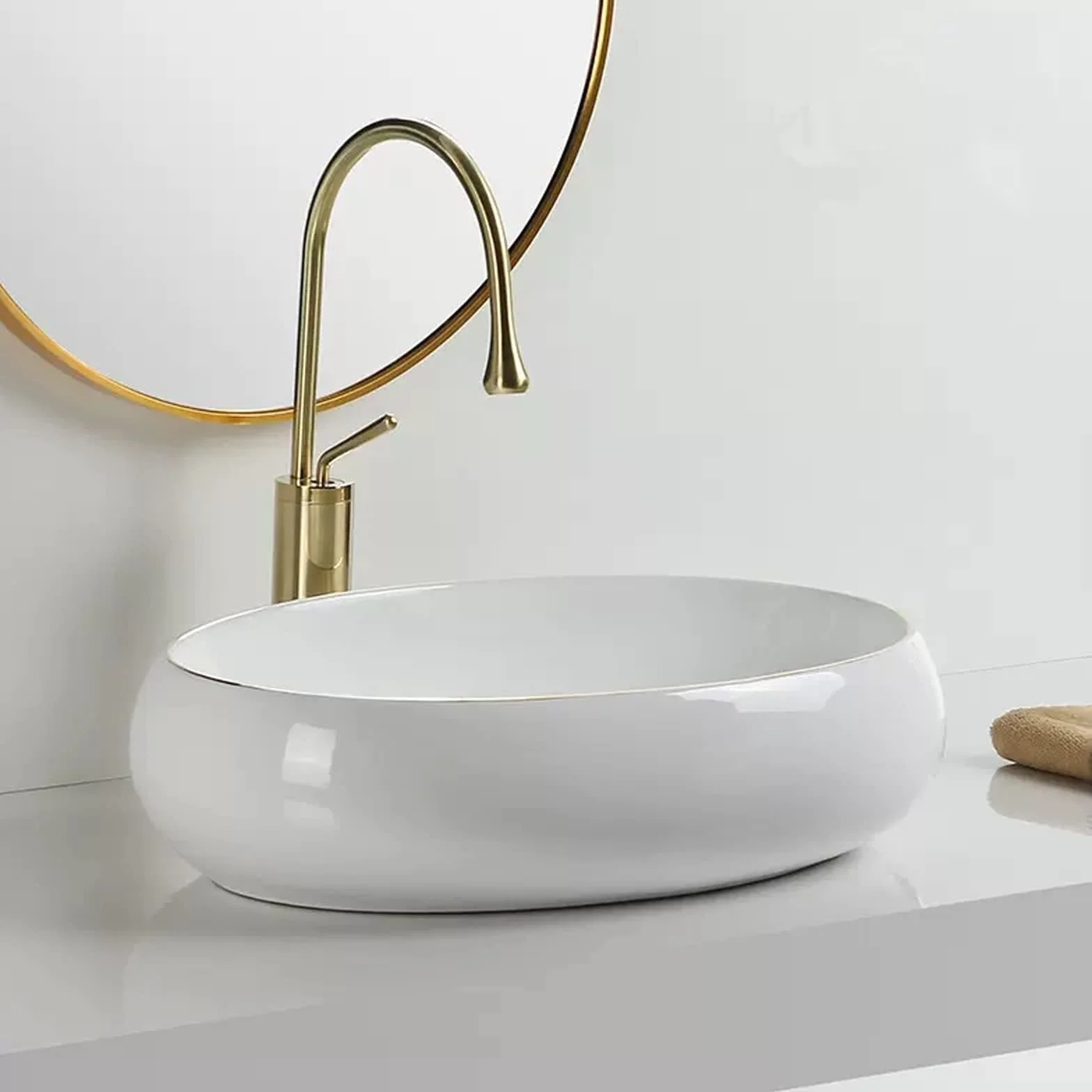 Baño Biała ceramiczna owalna umywalka i wysuwana umywalka nowoczesny kształt jajka nad blatem łazienkowym, elegancka dekoracja ze złotą krawędzią do WC (48 cm)