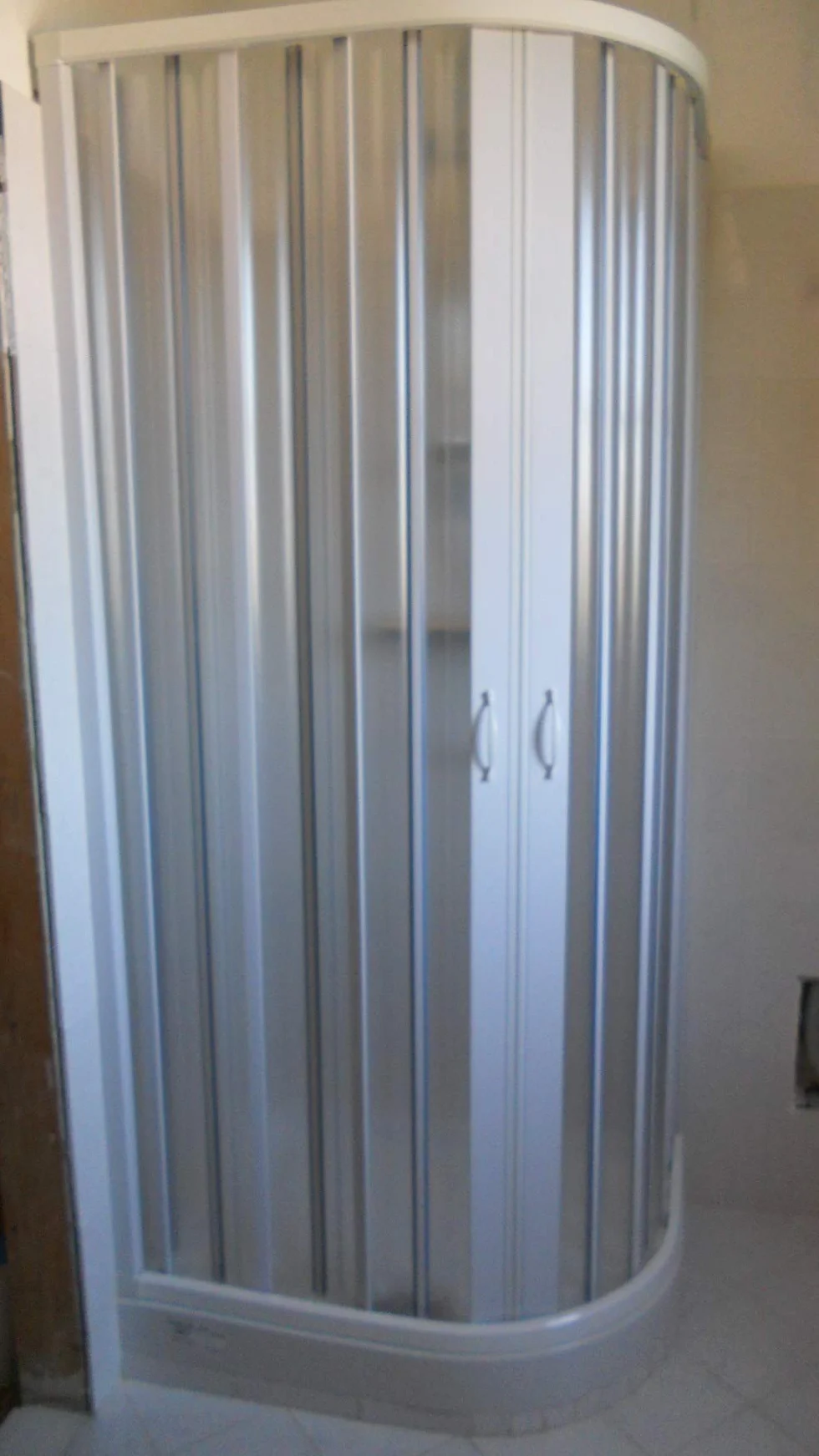 ROLLPLAST PINTO PVC kabina prysznicowa ćwierć koła 70 x 90 z centralnym otworem Mod. Scorpione
