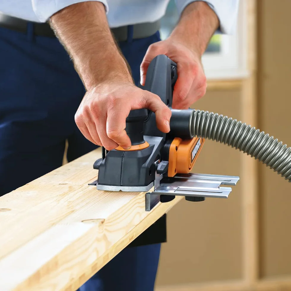 WORX WX615 – wydajny strug elektryczny o mocy 750 W – szerokość robocza 82 mm – wysokiej jakości ostrza HSS – szerokość szczotki 82 mm – głębokość przejścia do 3 mm