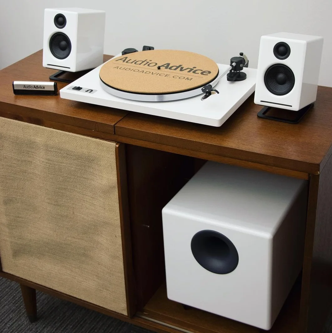 Audioengine S8 250 W Aktywny Subwoofer | Wbudowany Wzmacniacz | Wejścia RCA i 3,5 mm | Kable w Zestawie (Biały)