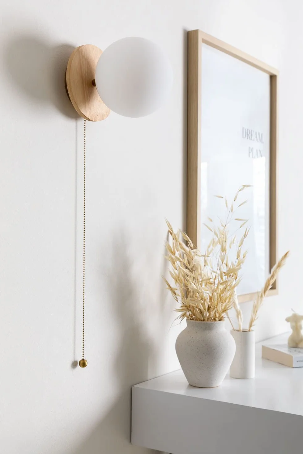 SKLUM Lampa ścienna z drewna dębowego ze szklaną kulą Kamp