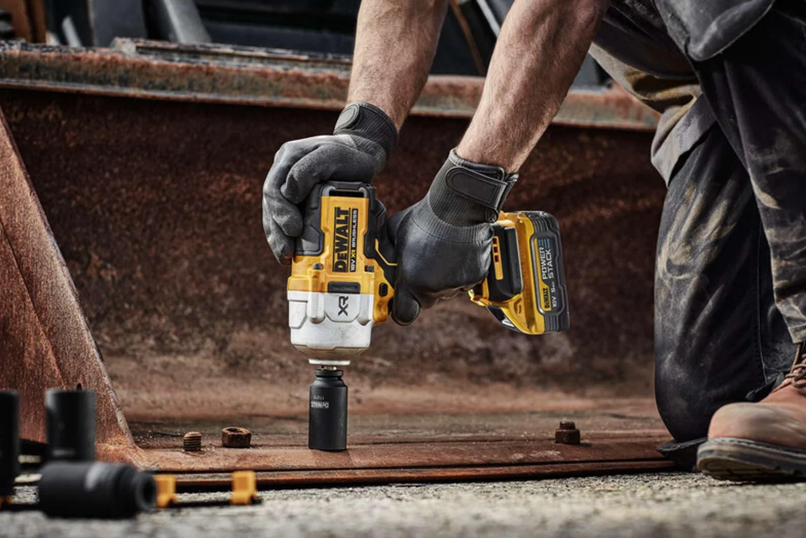 DeWALT Akumulatorowa wkrętarka udarowa DCF961H2T-QW 18 V 5 Ah, wkrętarka udarowa 1626 Nm maks. stały moment obrotowy