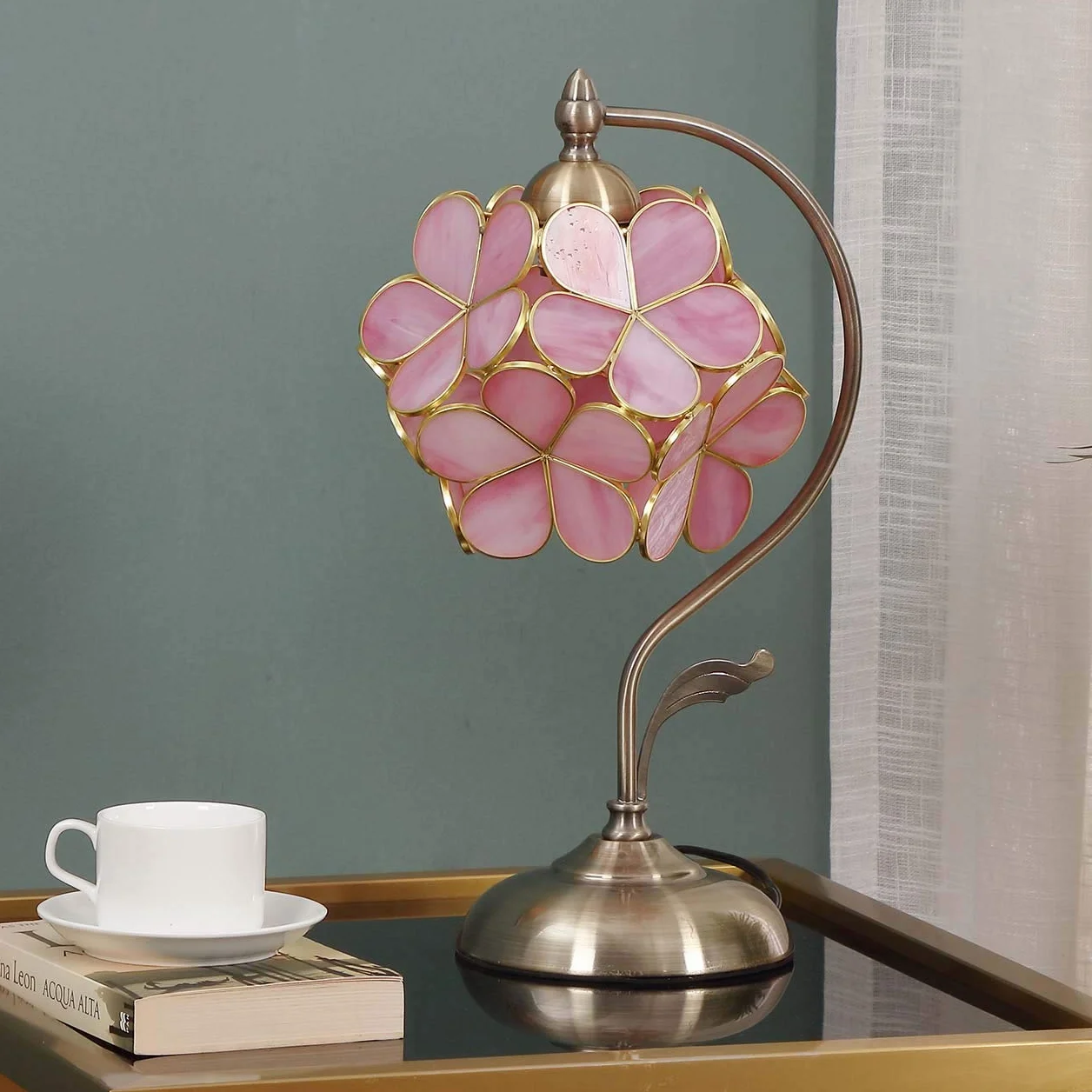 Bieye Lampa stołowa Tiffany w stylu witrażu z kwiatowym płatkiem z mosiężną podstawą na dekorację domu (Różowy, 20 cm Wiśniowy kwiat)
