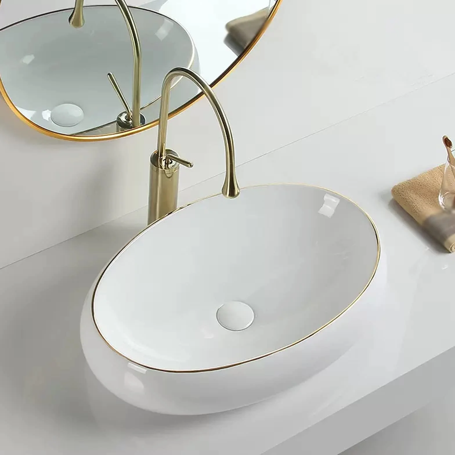 Baño Biała ceramiczna owalna umywalka i wysuwana umywalka nowoczesny kształt jajka nad blatem łazienkowym, elegancka dekoracja ze złotą krawędzią do WC (48 cm)