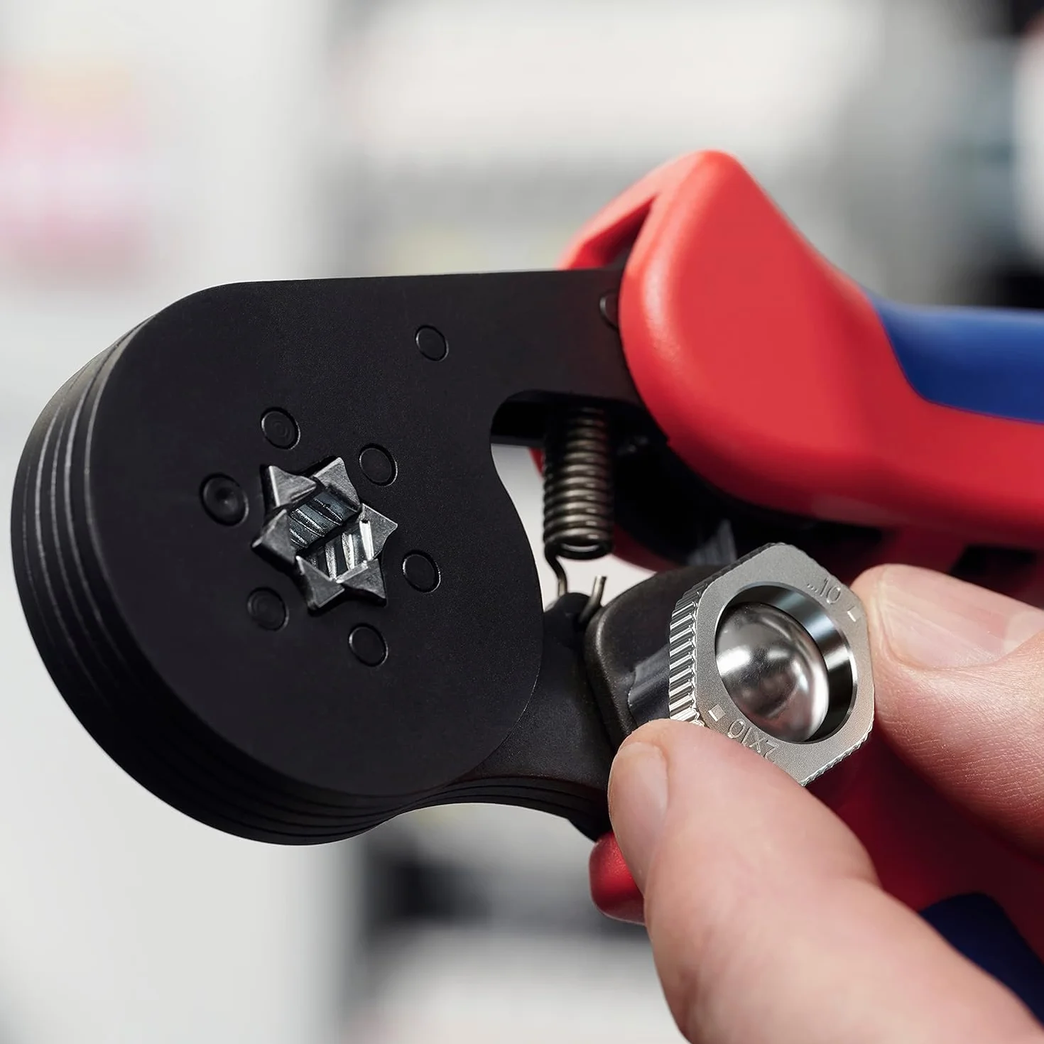 KNIPEX Samonastawne szczypce do zagniatania tulejek kablowych z ładowaniem bocznym z osłonkami wielokomponentowymi 180 mm, 97 53 14