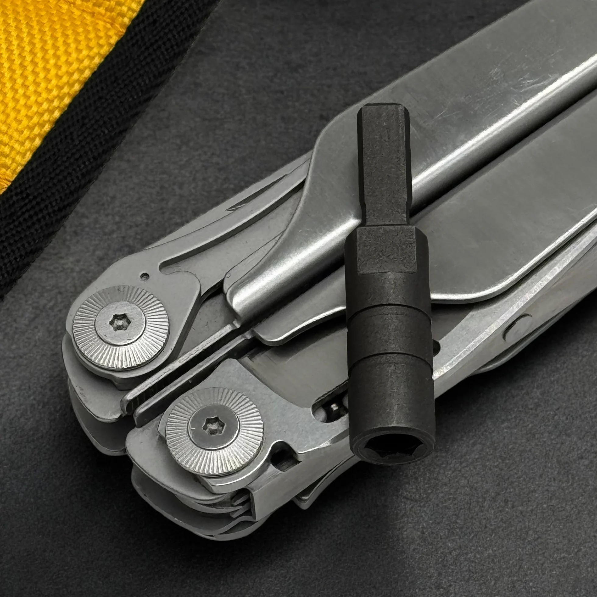 Galvanox Akcesoria dodatkowe zaprojektowane do narzędzi wielofunkcyjnych Leatherman, przedłużacza bitów i płaskiego bitu do adaptera sześciokątnego 1/10.2 cm (czarne)