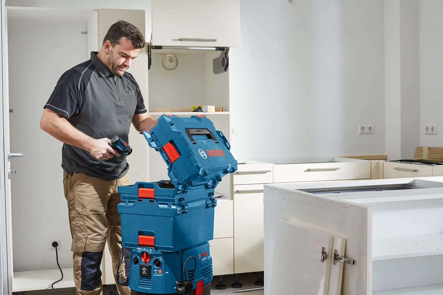 Bosch Professional: system walizek L-BOXX (pojemność: 28.4 litra, maks. obciążenie: 25 kg, waga: 2.4 kg, materiał: tworzywo sztuczne ABS, PA6)