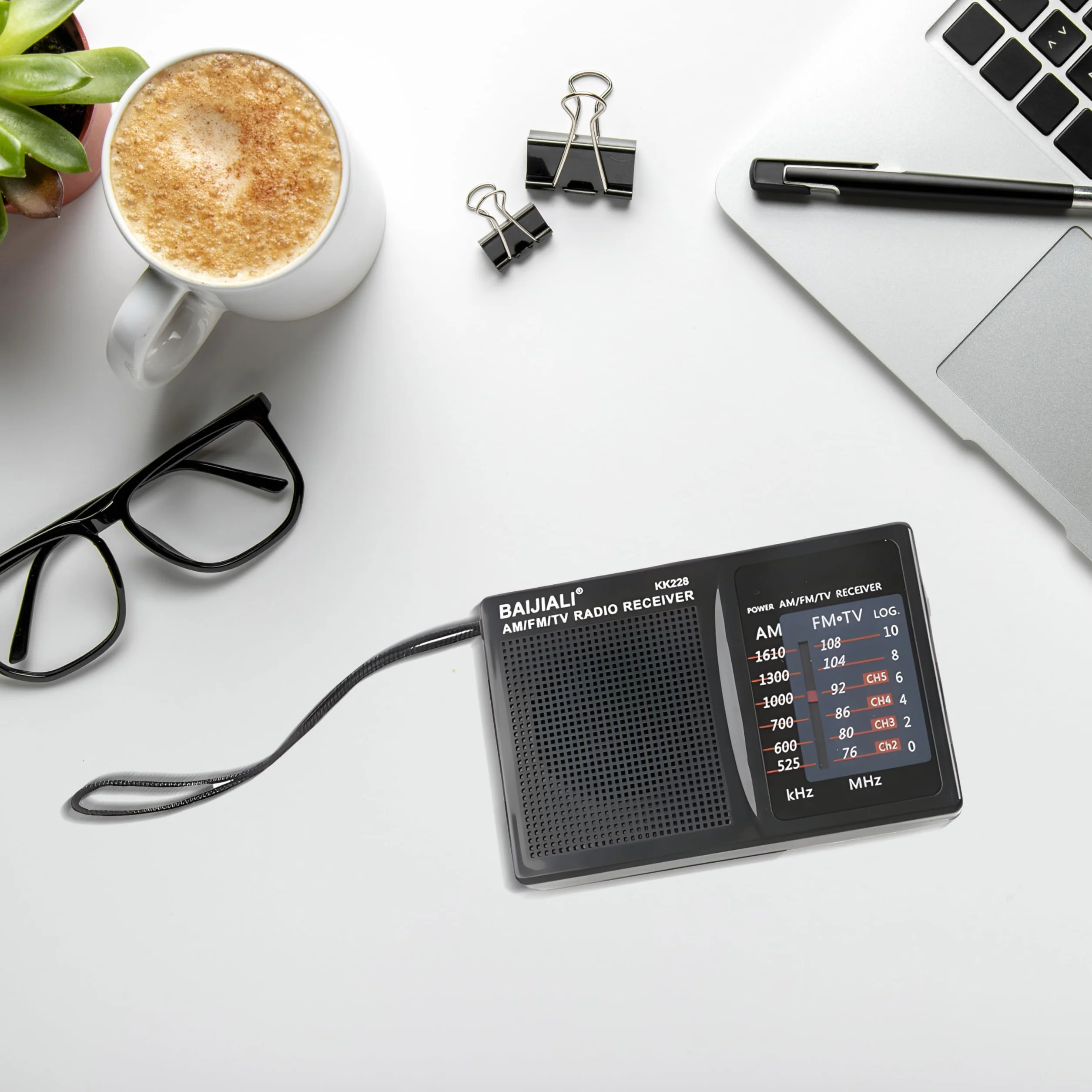 Retoo Przenośne radio kieszonkowe FM AM 11,5x3x7,5 cm z uchwytem bateria AA głośność antena teleskopowa gniazdo słuchawkowe 3,5mm białe