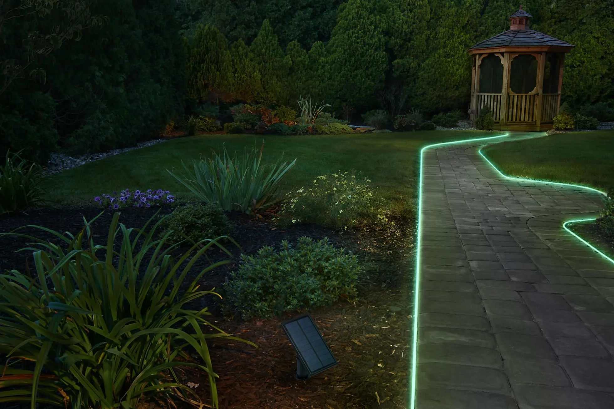 OSRAM FLEX Outdoor Solar dekoracyjne kolorowe paski LED do użytku na zewnątrz z panelem słonecznym z Magic RGB, RC, IP44, możliwość przyciemniania, biały, silikon, 3 m, niewymienna żarówka