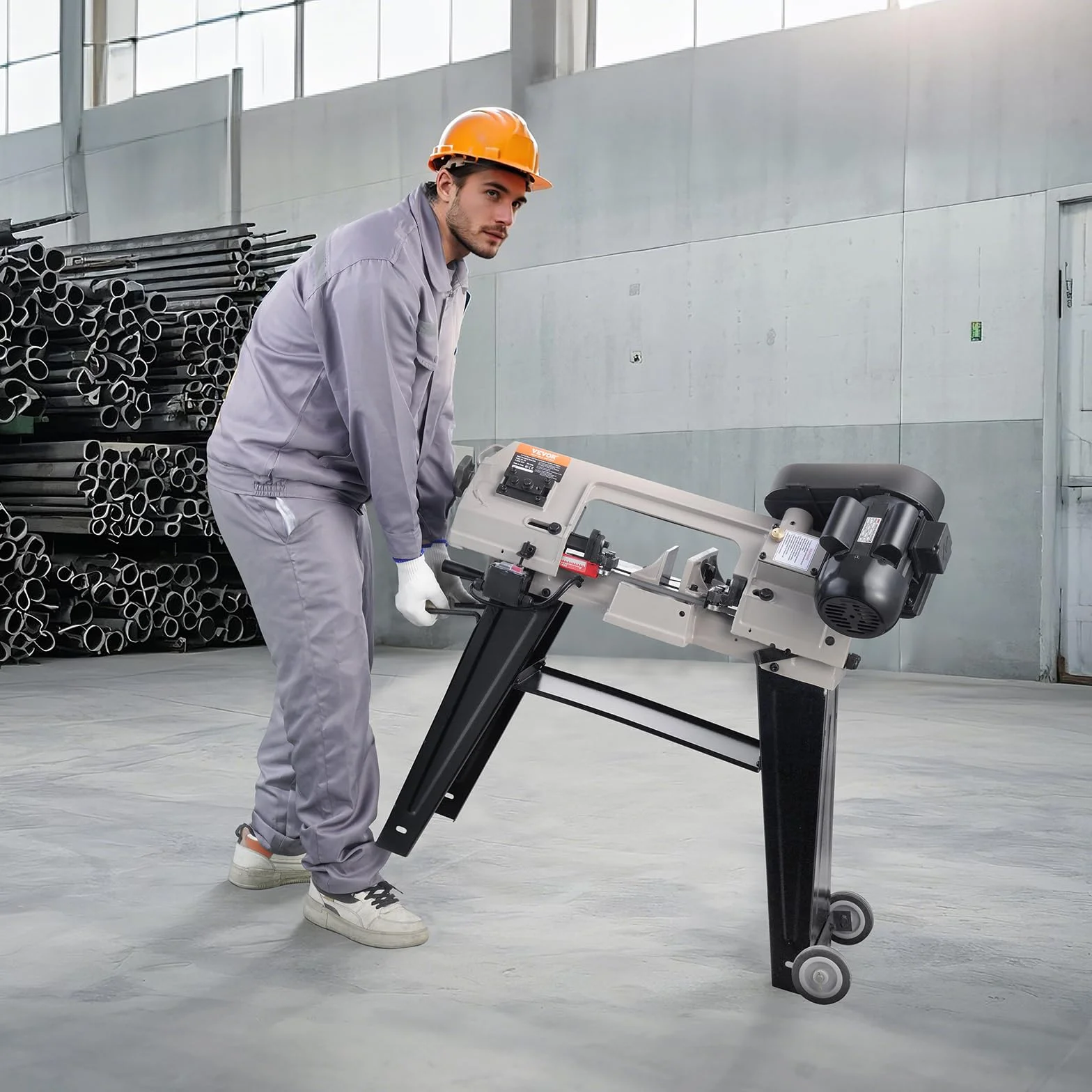 VEVOR Piła taśmowa do metalu z podstawą, prostokątna pojemność cięcia 10 x 15 cm, piła do metalu z silnikiem 550 W, regulacja kąta 0-45°, zmienna prędkość, do metalu, drewna i tworzywa sztucznego