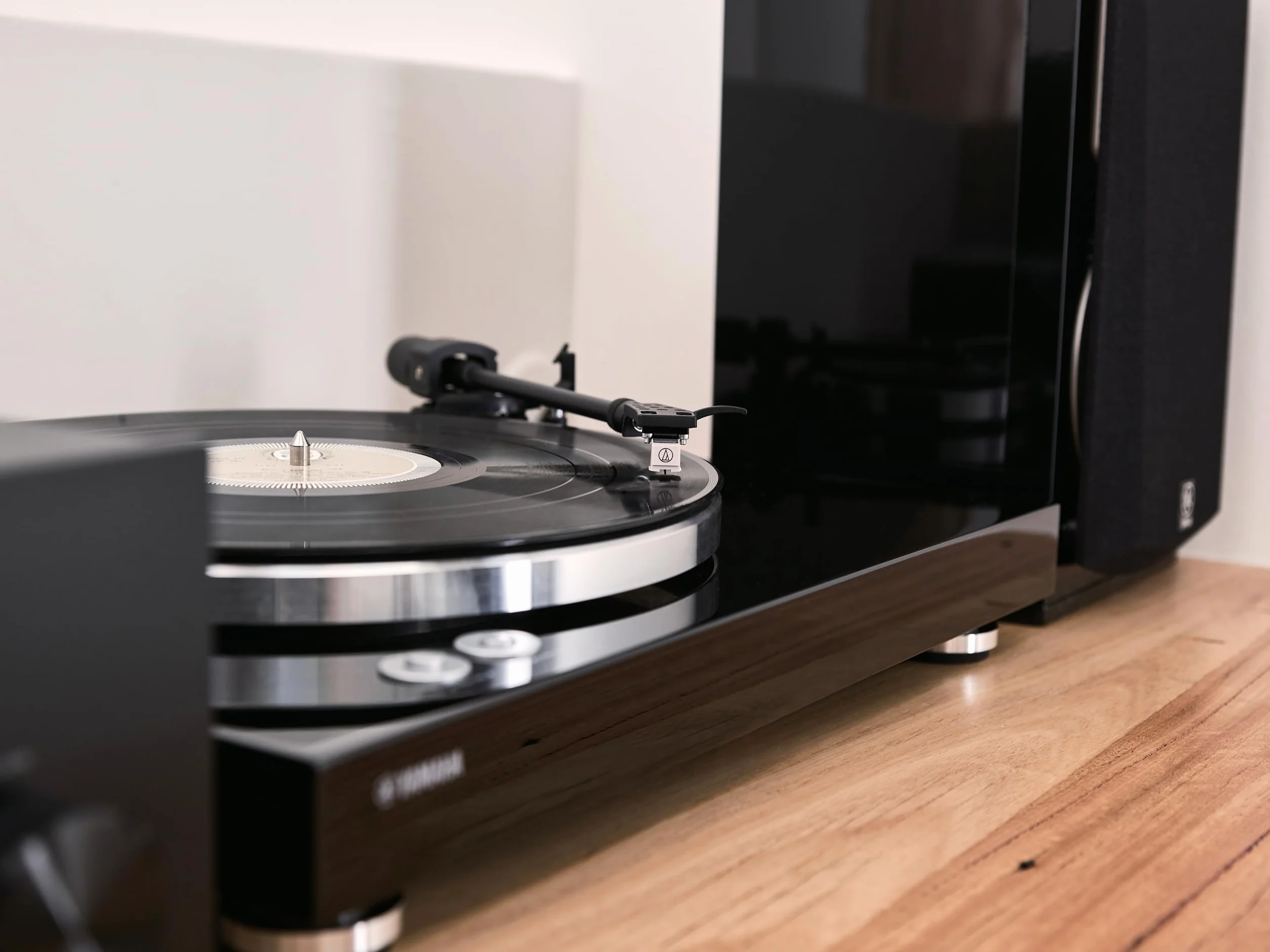 Yamaha TT-S303 gramofon taśmowy wbudowany przedwzmacniacz wyjście Phono Linea czarny