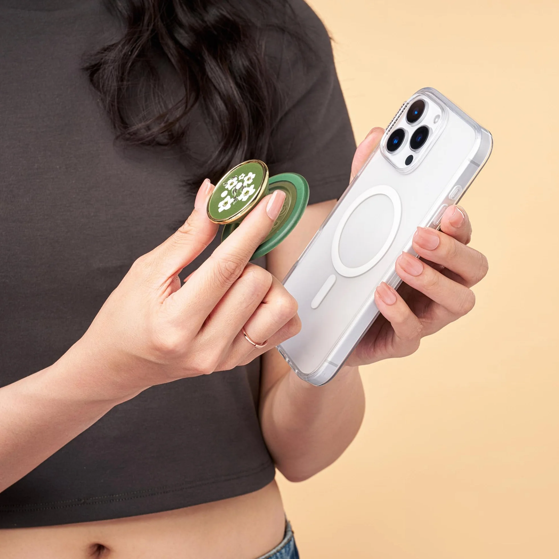 PopSockets: PopGrip Round do MagSafe – pierścień adaptera do MagSafe w zestawie – rozszerzany stojak na telefon i uchwyt z wymienną górną częścią do smartfonów i etui – kwiatowy relief