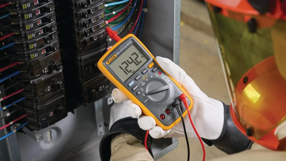 Fluke 17B + cyfrowy multimeter