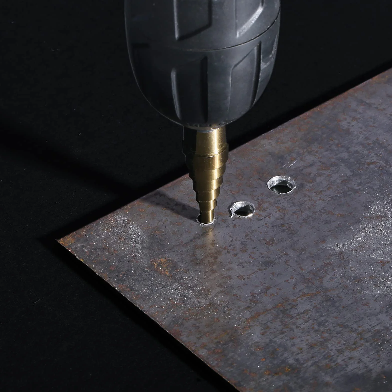 Zestaw wierteł stopniowych, 5 sztuk tytanowych wierteł stopniowych HSS, 50 rozmiarów wierteł stopniowych ze stali szybkotnącej do metalu z aluminiową obudową