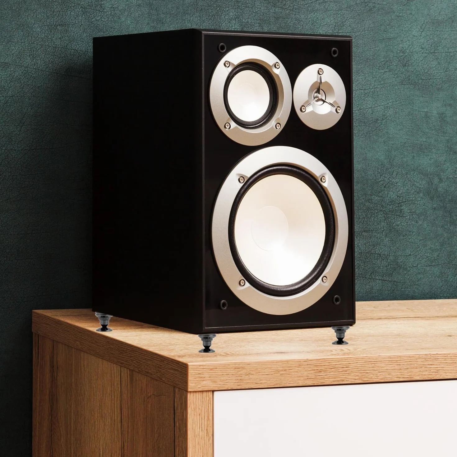 QWORK® 8 sztuk kolców głośnikowych, pozłacany mosiężny stojak głośnikowy, odporny na wstrząsy stojak głośnikowy, do sprzętu HiFi, głośników