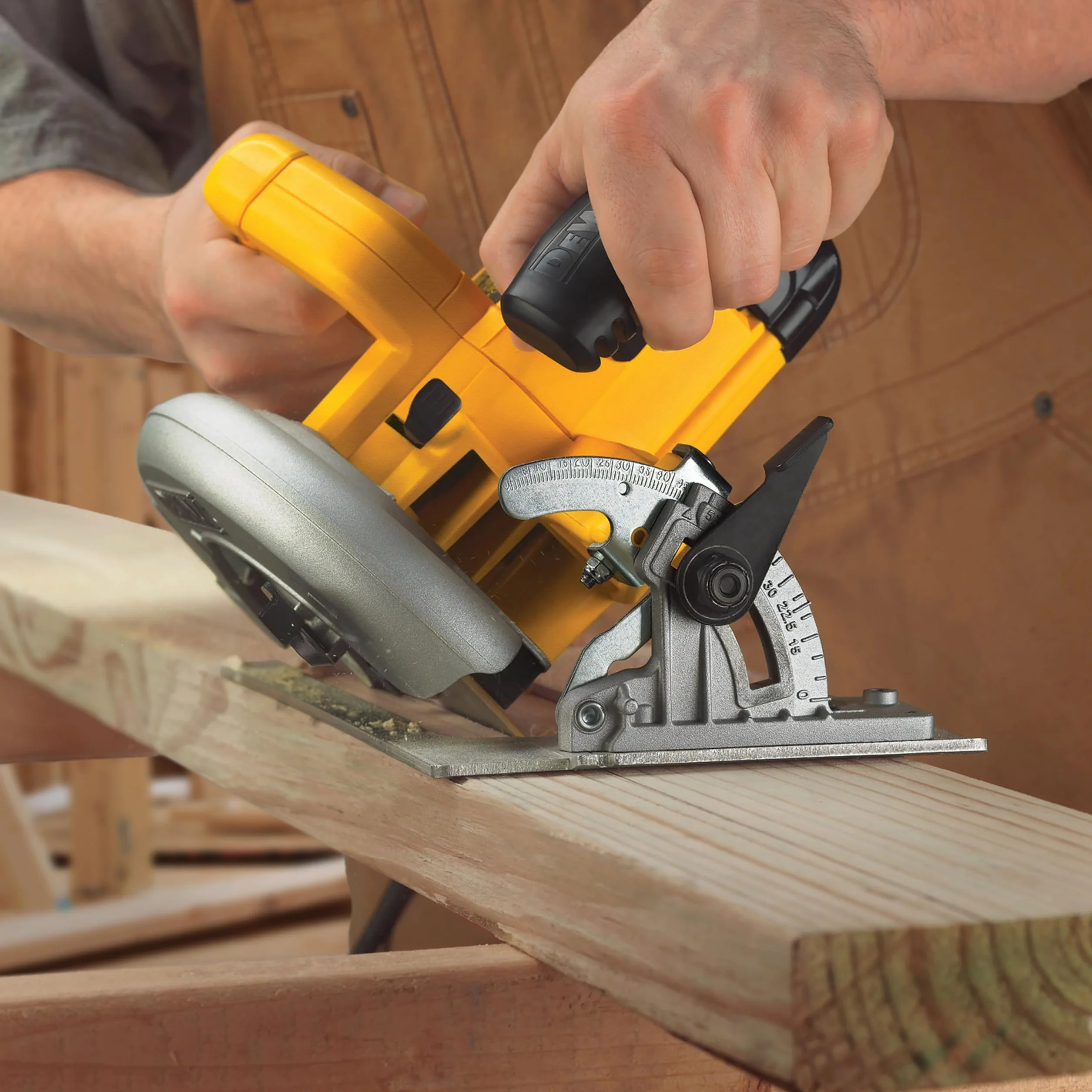 Dewalt DWE575K-QS Ręczna Pilarka Tarczowa 1600 W 230 V 5200 obr./min.
