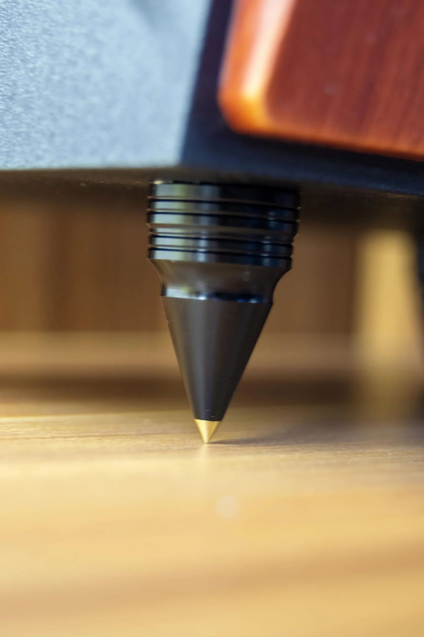 Kolce głośnikowe M6 20 mm 34 mm czarne aluminium mosiężną końcówką zestaw 4 szt. nóżki izolacyjne CNC do głośników HiFi