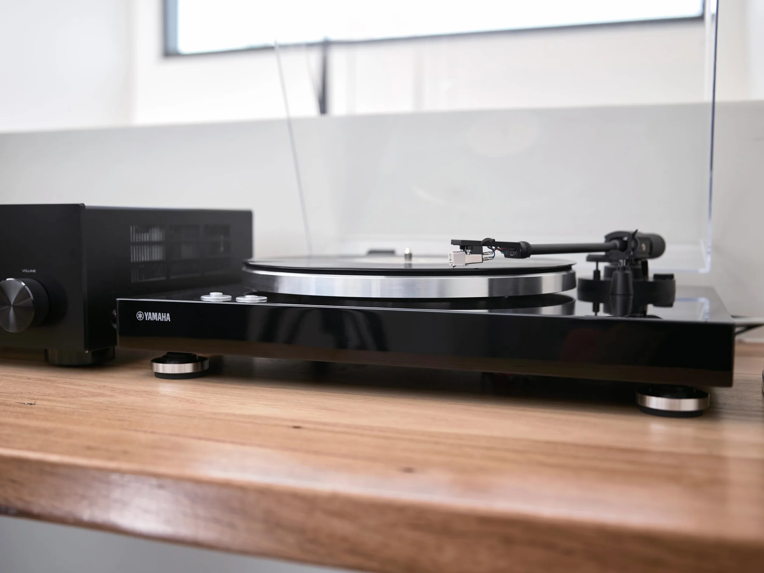 Yamaha TT-S303 gramofon taśmowy wbudowany przedwzmacniacz wyjście Phono Linea czarny