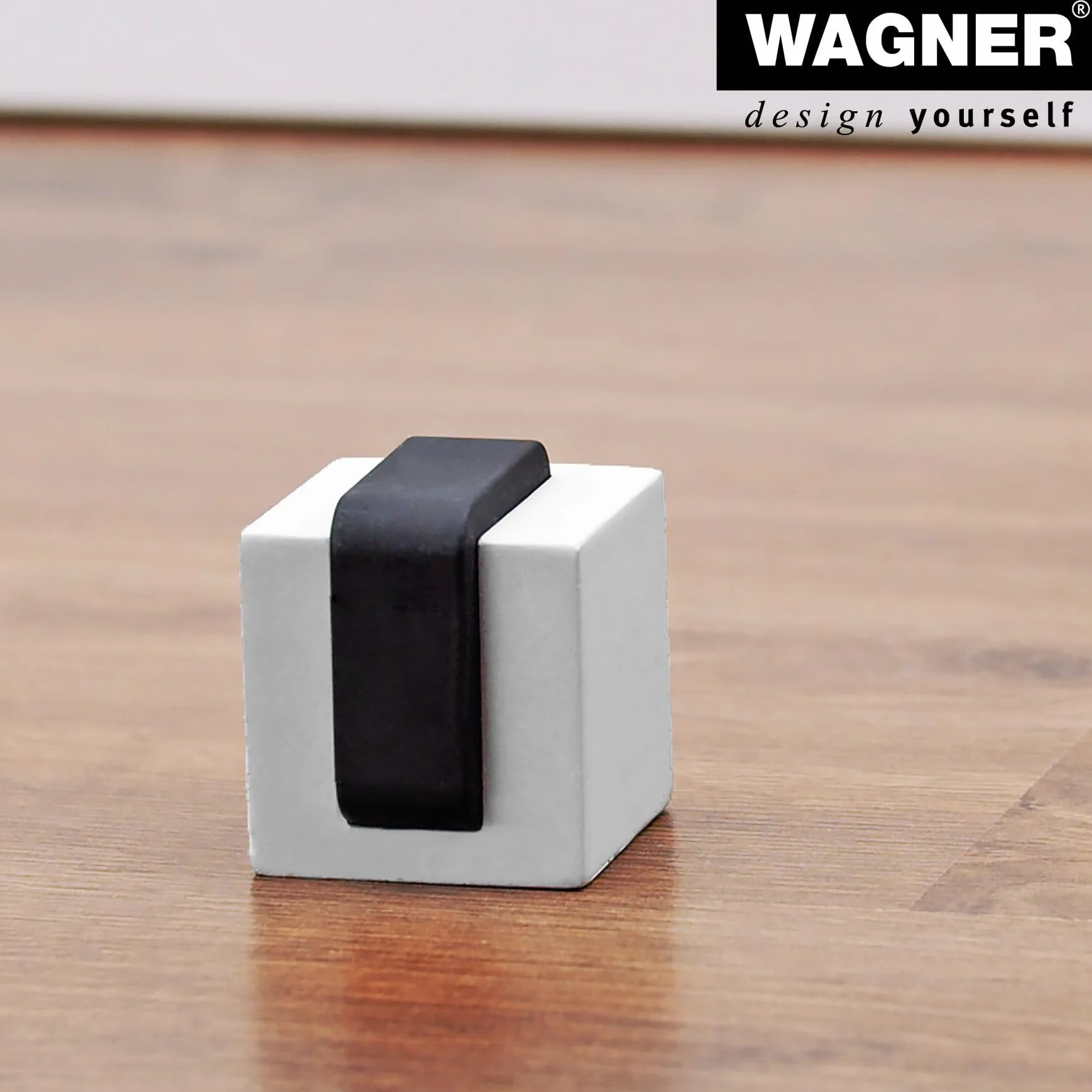 WAGNER BETON Cube Medium 15518611 stoper do drzwi podłogowych, 40 x 40 x 45 mm, z betonu, pierścień ochronny z kauczuku termoplastycznego, czarny, do wkręcania wraz z materiałem montażowym