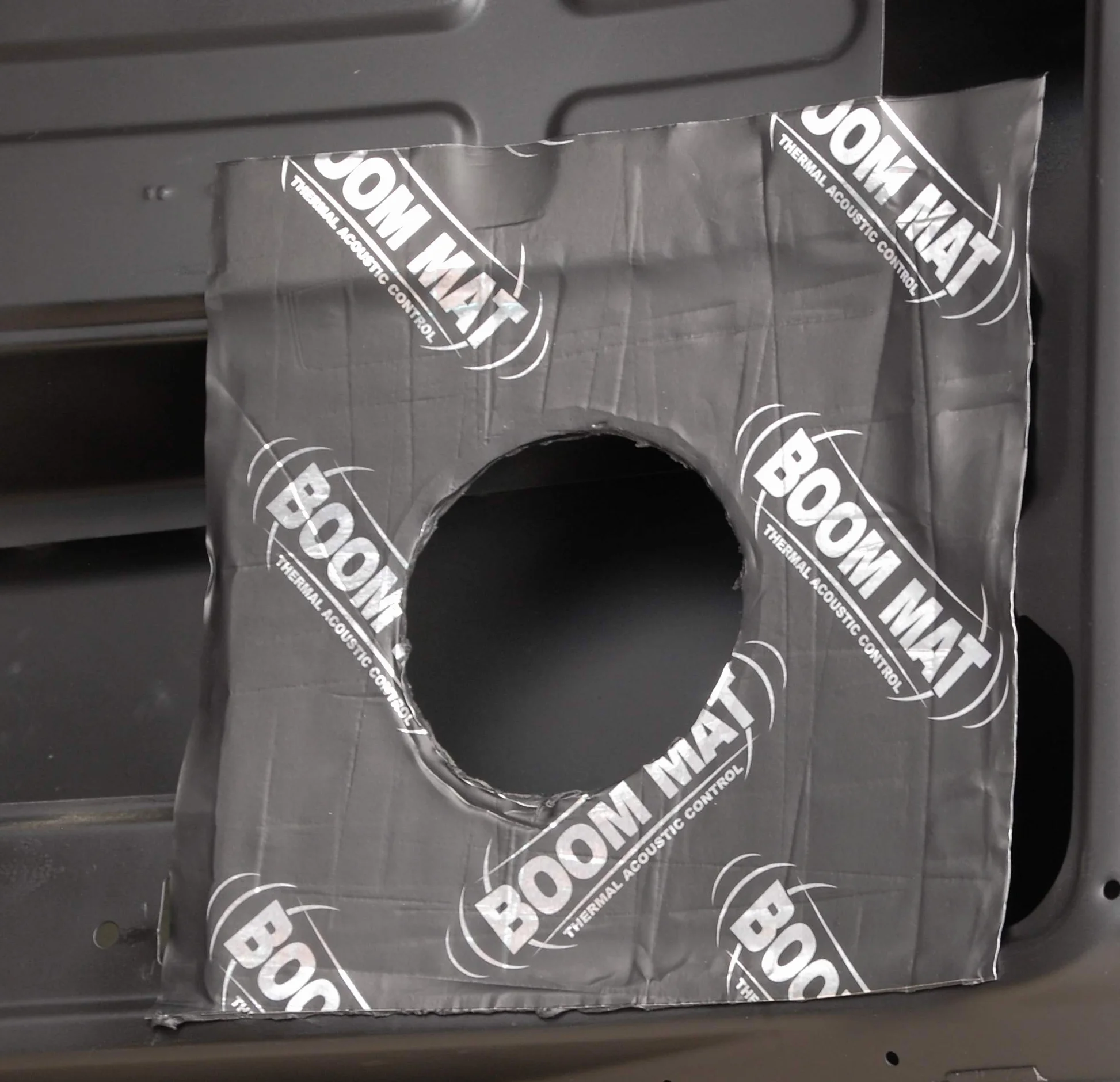 Design Engineering DEI 050310 mata wysięgnikowa przegrody głośnikowe 10 cm okrągła 2 sztuki