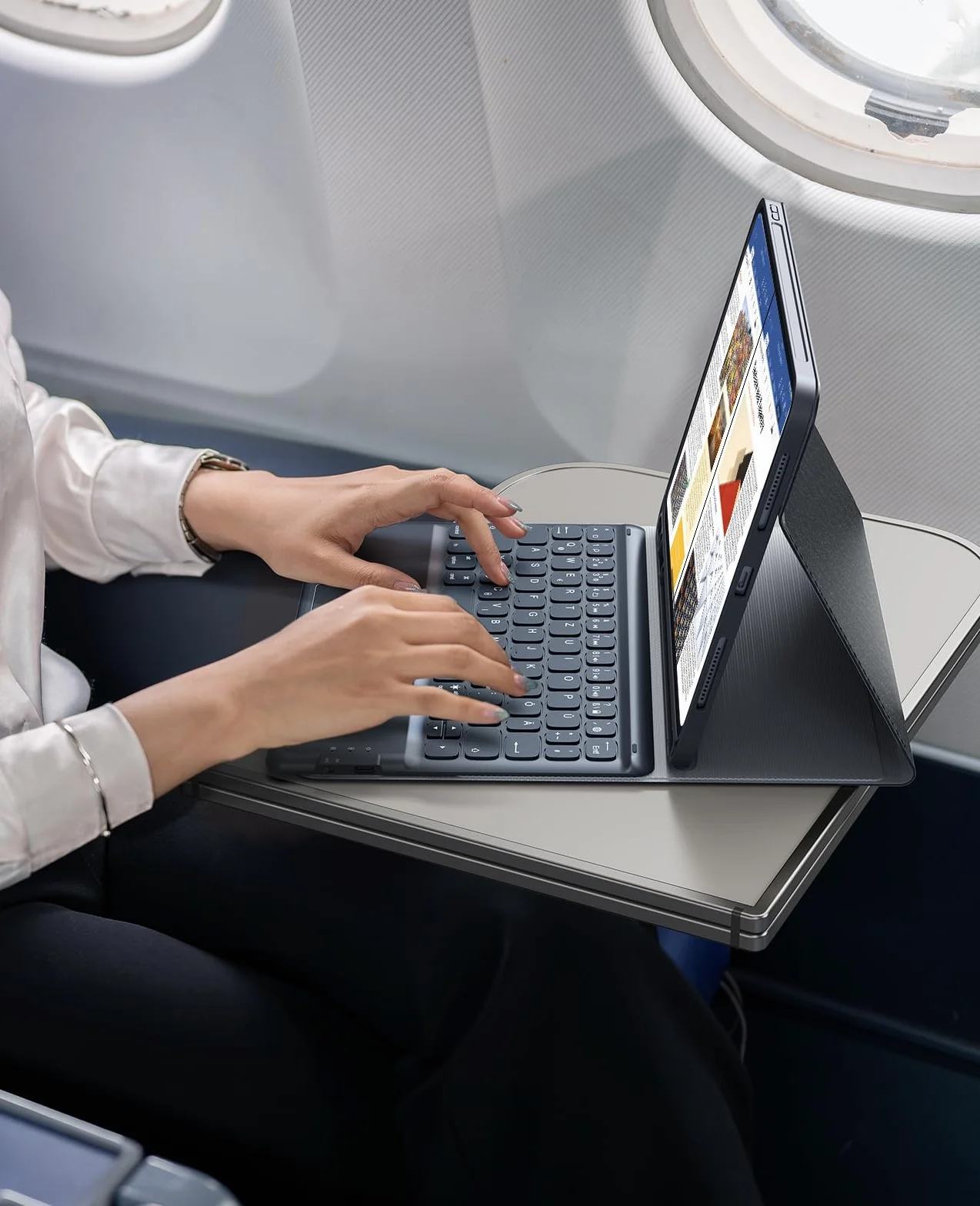 Etui do iPada Air 11 cali z klawiaturą 2025/2024 (M3/M2), 7-kolorowe oświetlenie, QWERTZ z touchpadem, czarne