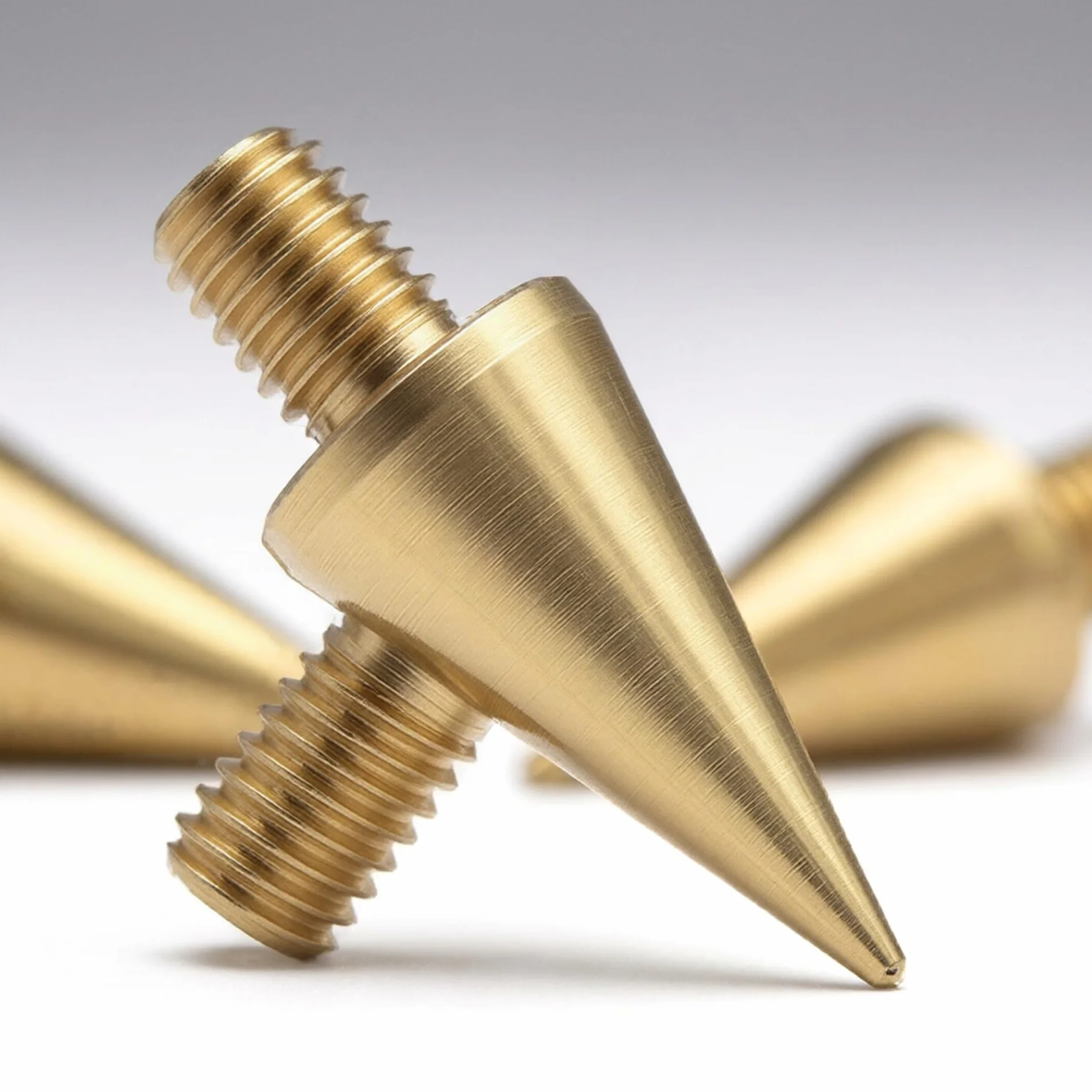 PrecisionGeek - Kolce Głośnikowe M5 x 7mm L- 20mm, Mosiądz (4 sztuki)