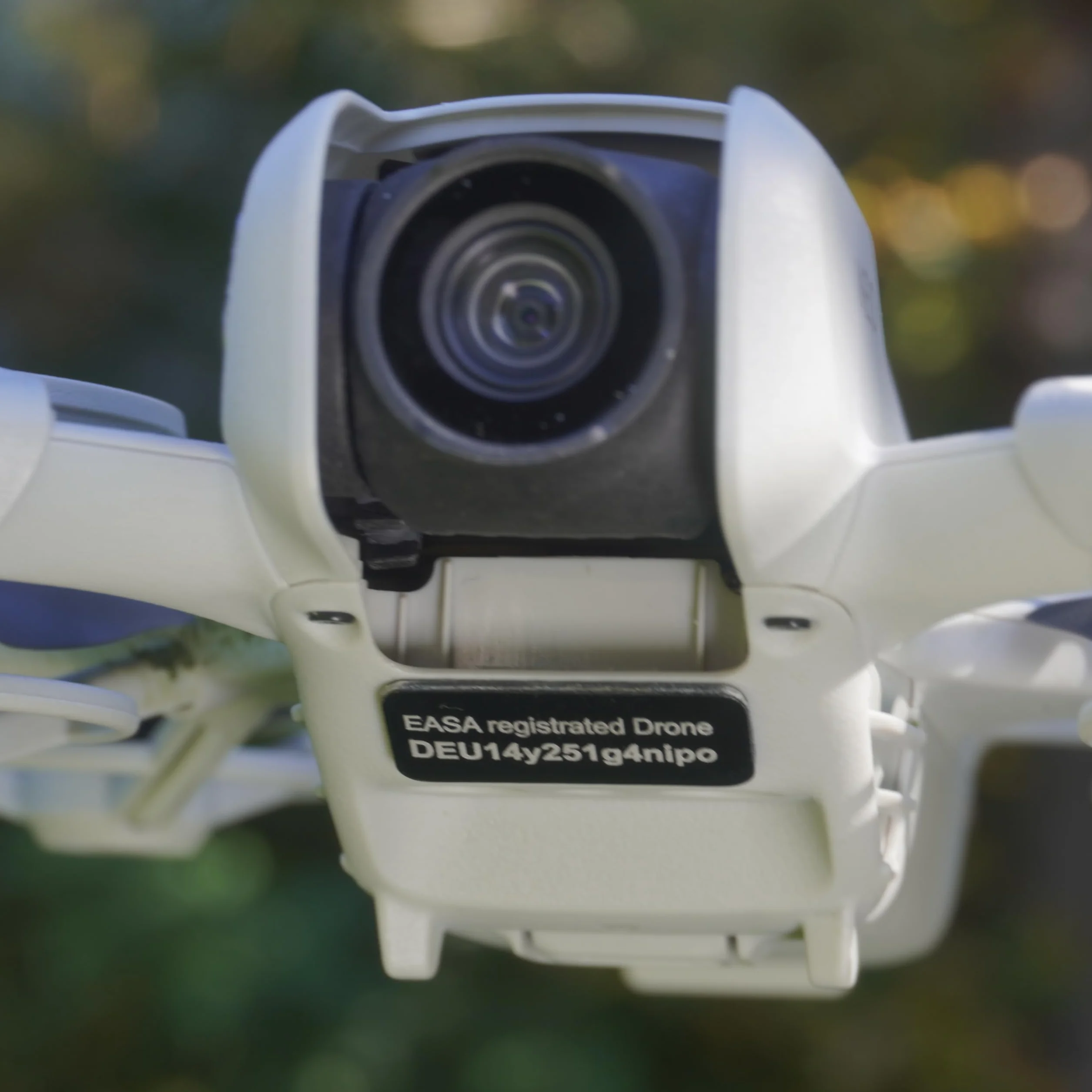 Tablica rejestracyjna dronów DJI - NEO, Mini i Mavic - zarejestrowana EASA - odznaka e-ID, numer operatora UAS, numer rejestracyjny, 20x8 mm, czarny; samoprzylepna