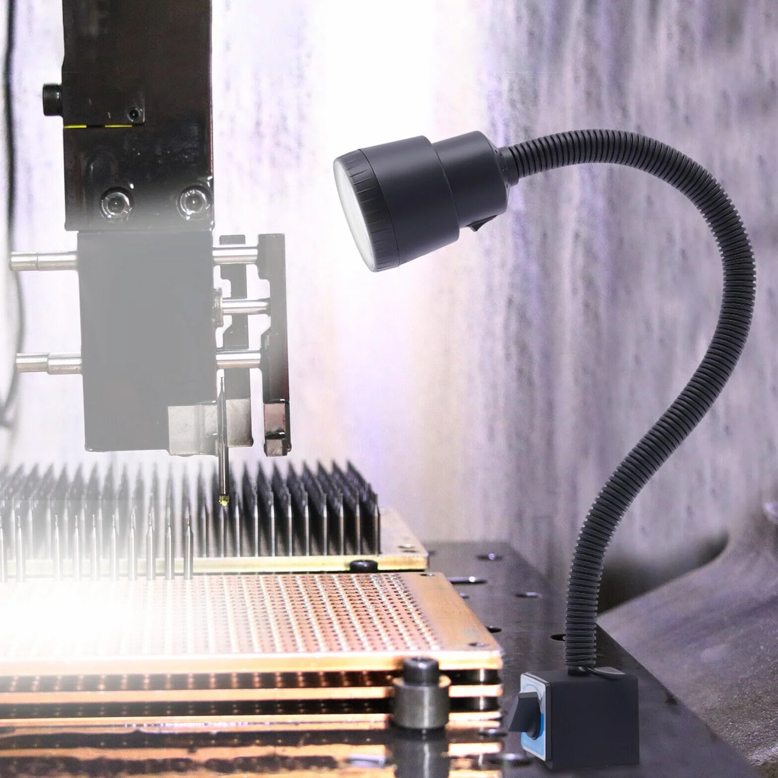 Elastyczne oświetlenie magnetyczne regulowane łabędzia szyja lampa robocza Led wodoodporna wkrętarka CNC frezarka frezarka maszyny narzędzia do szycia oświetlenie przemysłowe obrót o 360°