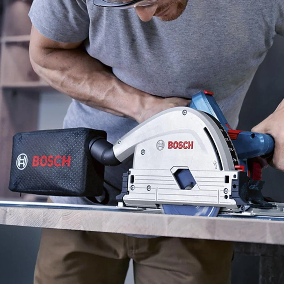 Bosch Professional system 18V: akumulatorowa zagłębiarka tarczowa BITURBO GKT 18V-52 GC (średnica tarczy pilarskiej 140 mm, 1 tarcza pilarska, worek na pył, 1 moduł Bluetooth, walizka L-BOXX)