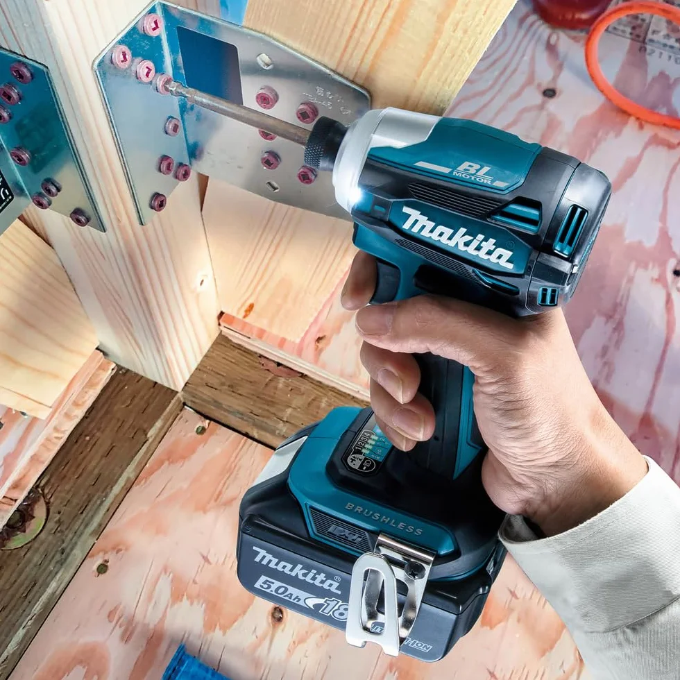 Makita DTD172RTJ akumulatorowa wkrętarka udarowa 18 V / 5,0 Ah, 2 akumulatory + ładowarka w kolorze petrolu/czarnym
