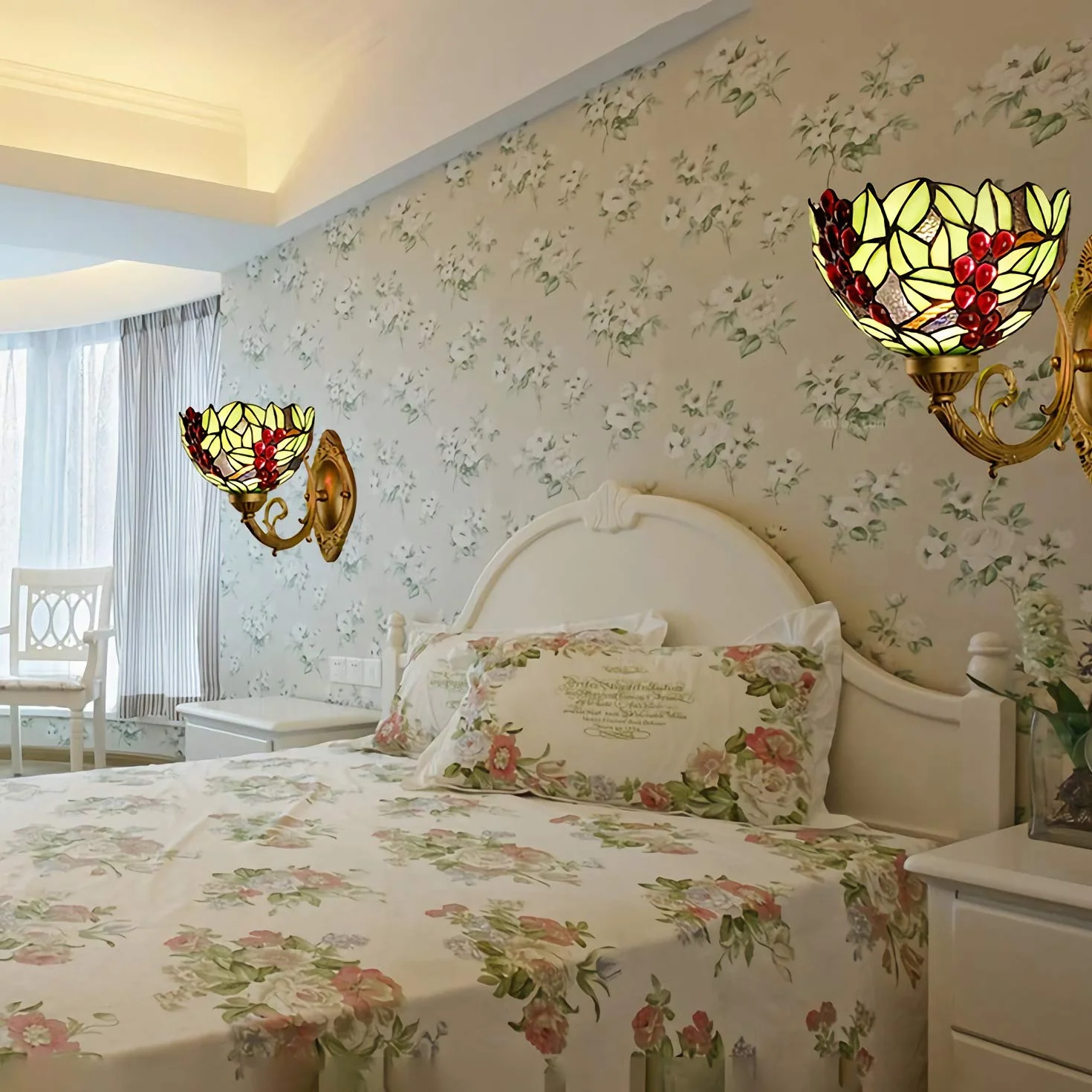 Kinkiety i kinkiety w stylu Tiffany, zabytkowe witraże ścienne z winogron, 1 światło, metalowa lampka nocna w stylu retro do sypialni salon łazienka przedpokój oświetlenie wewnętrzne