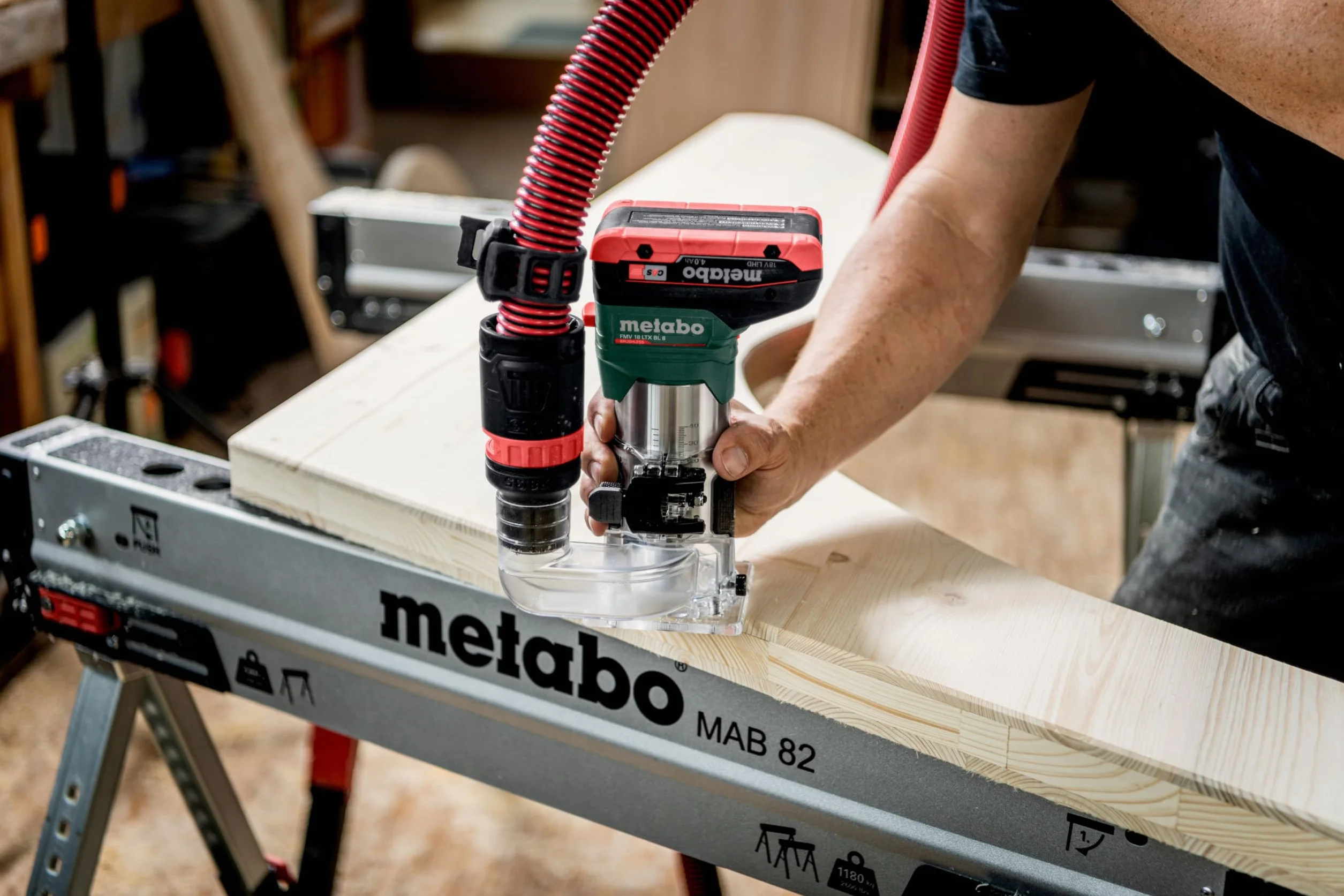 metabo Akumulatorowa frezarka krawędziowa FMV 18 LTX BL 8-18 V, silnik bezszczotkowy, 4800-29000 obr./min, tuleja zaciskowa 6/8 mm, metaBOX 145 l, precyzyjna regulacja głębokości, ergonomiczna – do