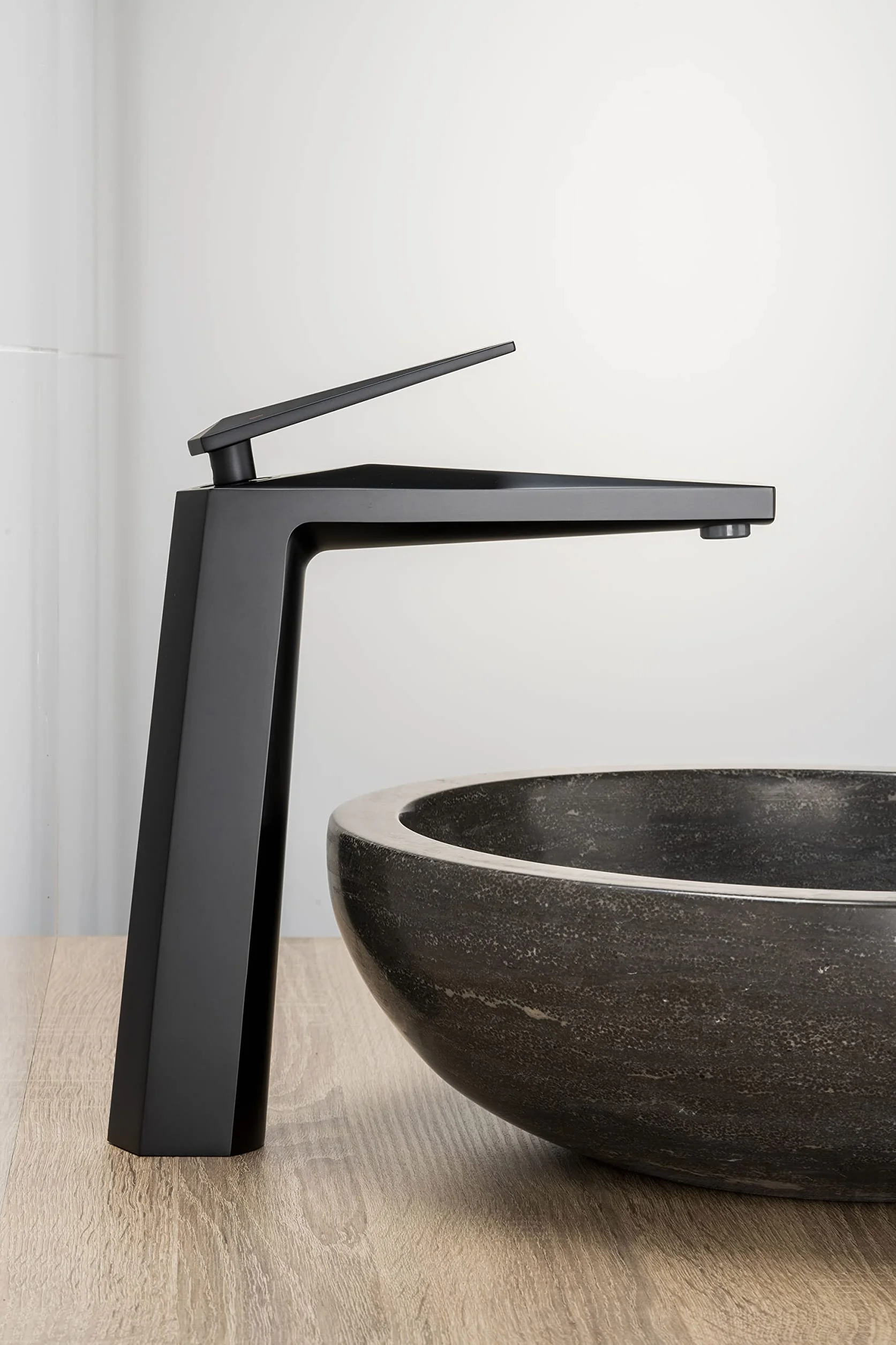 44S1-B Duża Bateria Łazienkowa | Mieszacz Umywalkowy Chromowany z Ceramiczną Kartuszą | Trwała Bateria Mosiężna | Nowoczesny Design - Matt Czarny