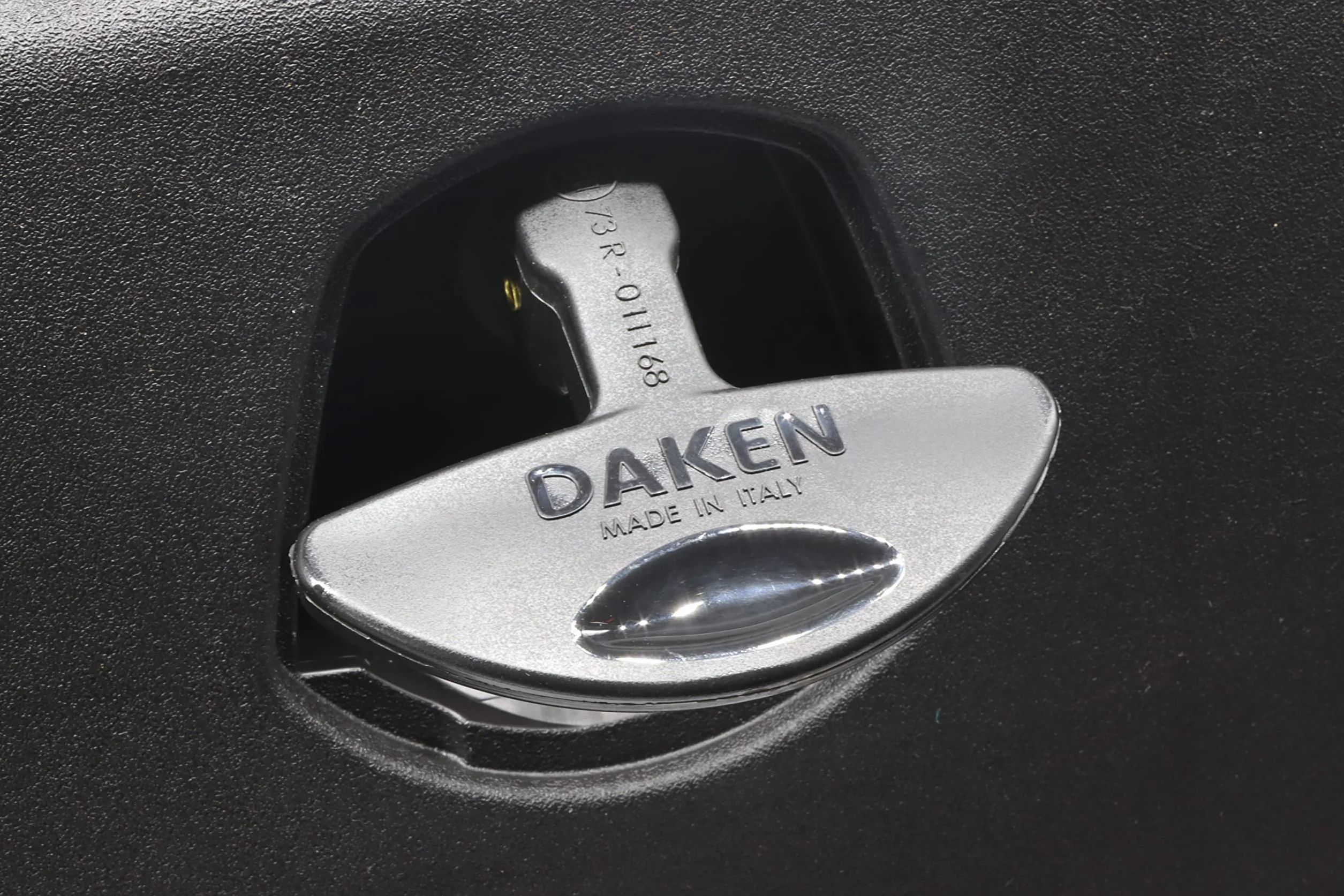 Daken 81108 skrzynka do przechowywania z zamkiem 127 l, skrzynka na pasy, do samochodów ciężarowych, 826 x 500 x 470 mm