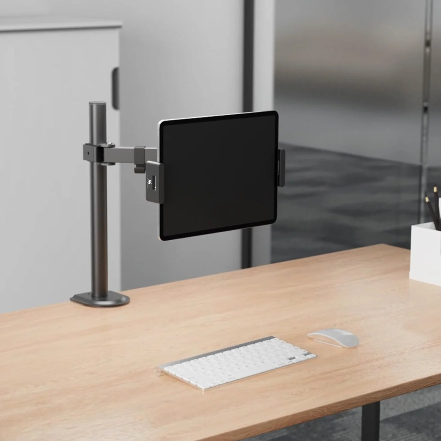 Maclean MC-991 Uniwersalny uchwyt na tablet Uchwyt na tablet z mocowaniem VESA Mocowanie VESA Kompatybilny z tabletami o przekątnej 4,7–15 cali Regulowana szerokość: 115–265 mm