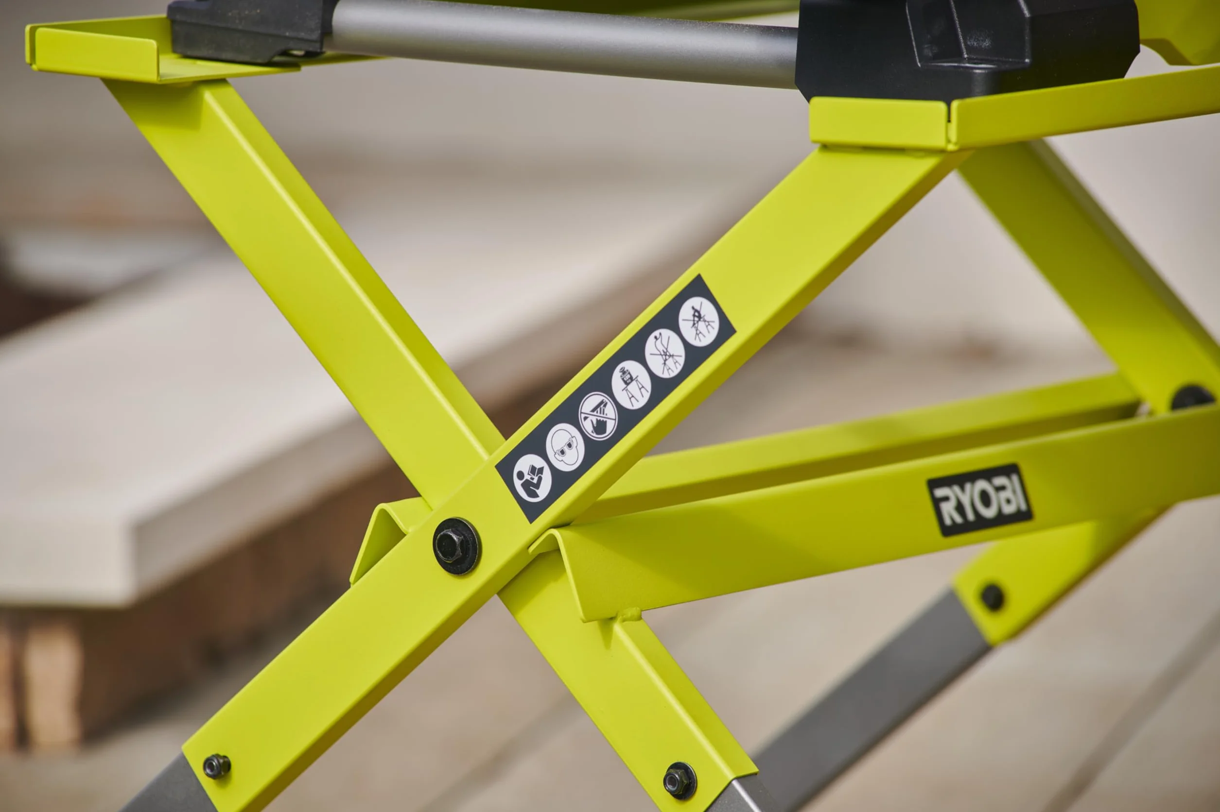 RYOBI - Metalowy uchwyt do piły stołowej - maksymalne obciążenie 120 kg - 6,8 kg - RATSS-210