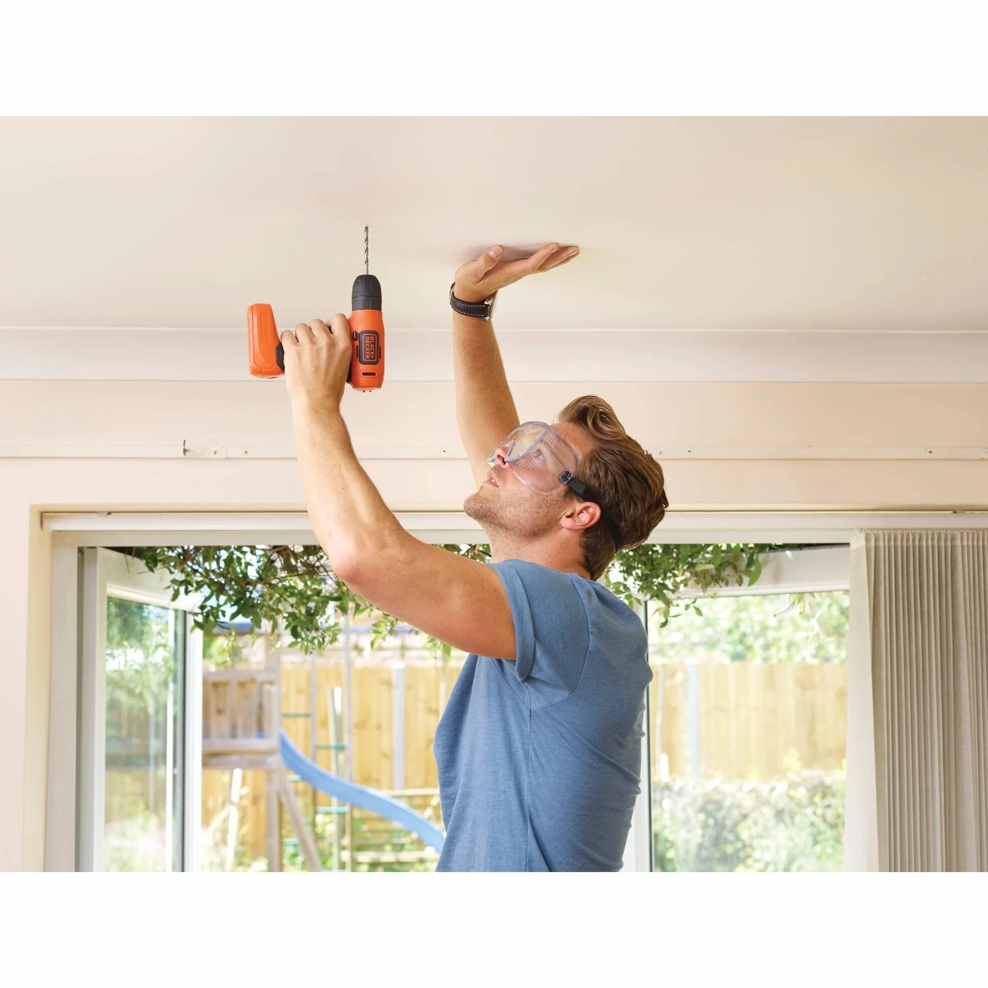 Black+Decker + Decker BDCD8GPA-QW – bardzo kompaktowa wiertarko-wkrętarka 7,2 V 1,5 Ah litowa z 11 akcesoriami i torbą do przenoszenia