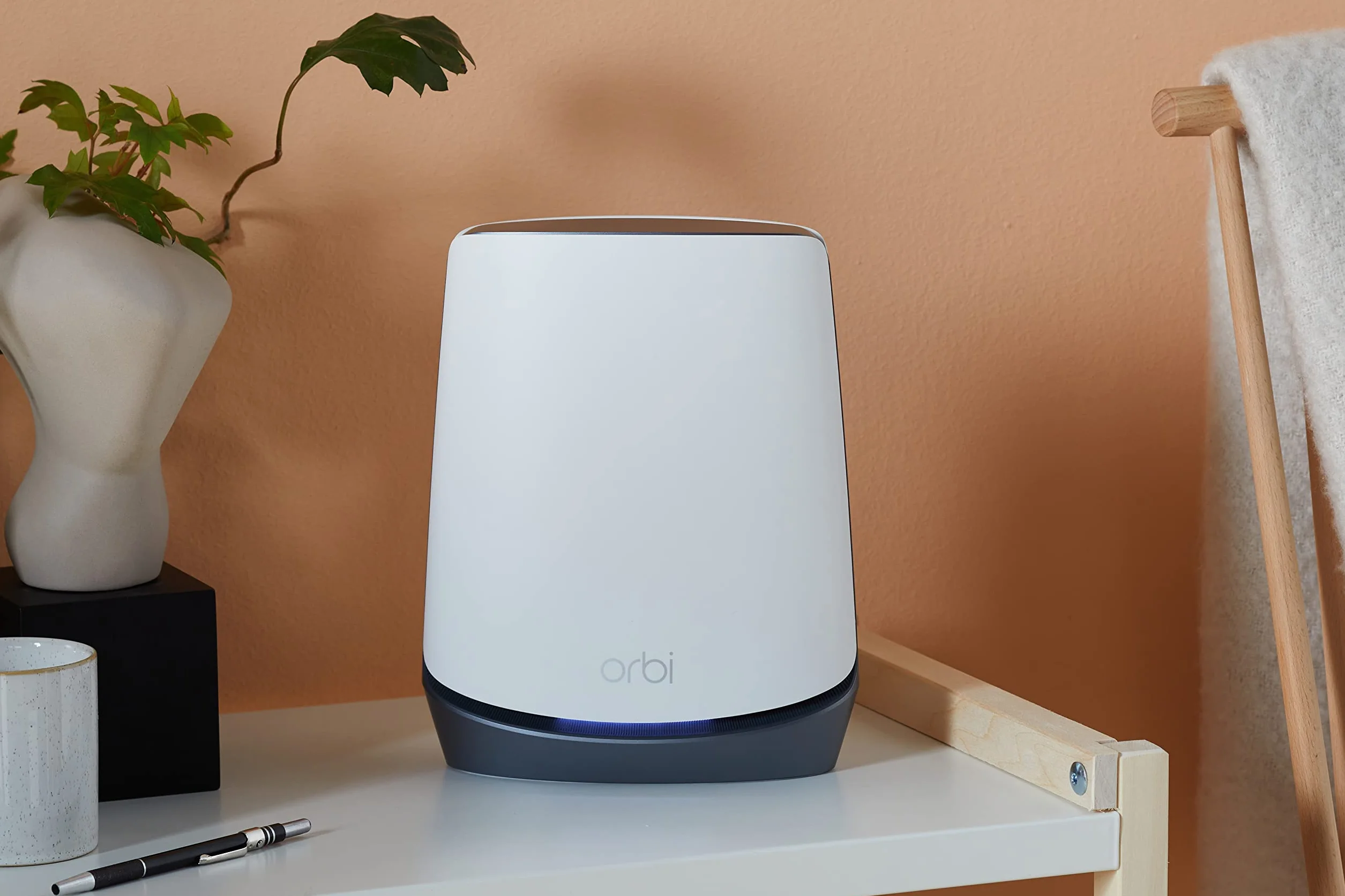 NETGEAR Orbi NBK752 5G LTE Wifi 6 WLAN Mesh (sieć bezprzewodowa 5G o zasięgu do 350 m² i trójzakresowy AX4200, router WLAN z modemem 5G i satelitą mesh, odblokowany dla każdej karty SIM)