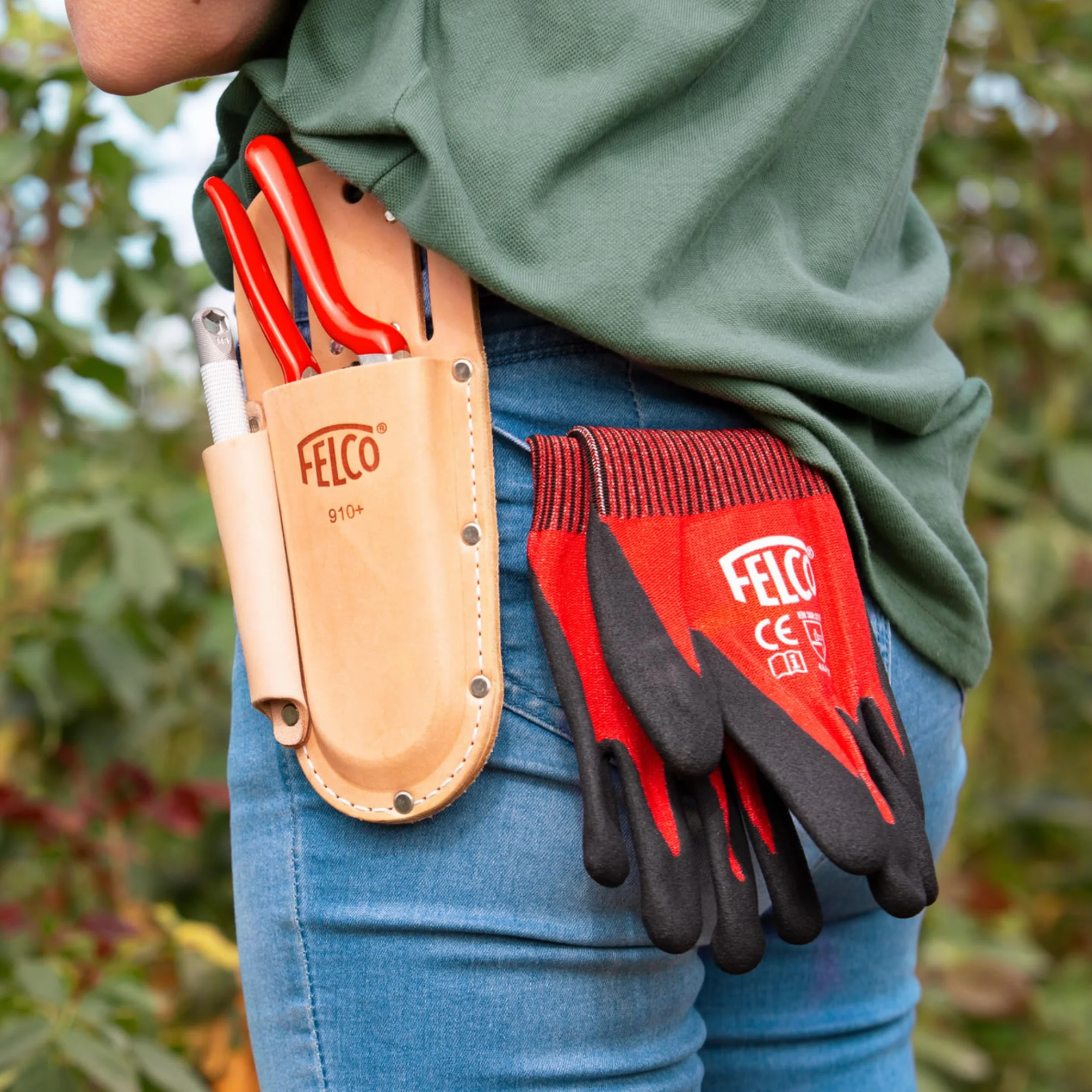 FELCO 910+ skórzana kabura na sekator i osełkę, mocowanie klips lub szlufka, trwały dodatek 120 g, model uniwersalny kompatybilny z FELCO