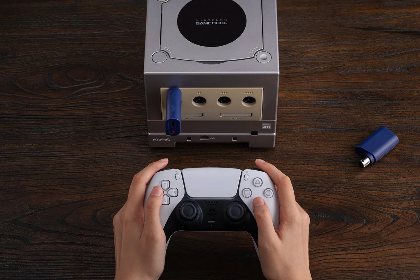 8BitDo Odbiornik retro Bluetooth do NGC, Wii i Windows, kompatybilny z kontrolerem Xbox, kontrolerem Bluetooth Xbox One, Switch Pro i kontrolerem PS5/PS4